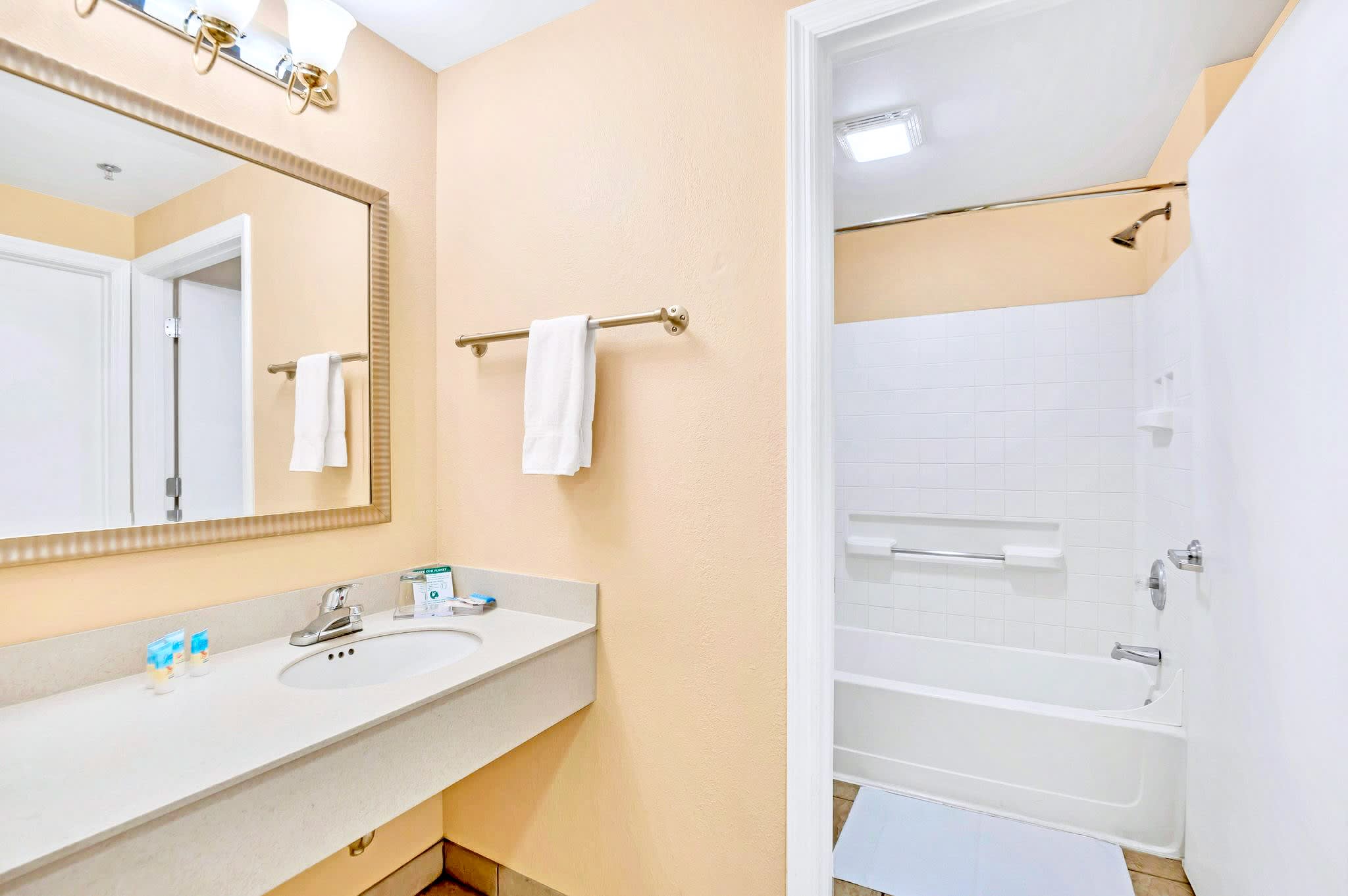 Full Bathroom 1