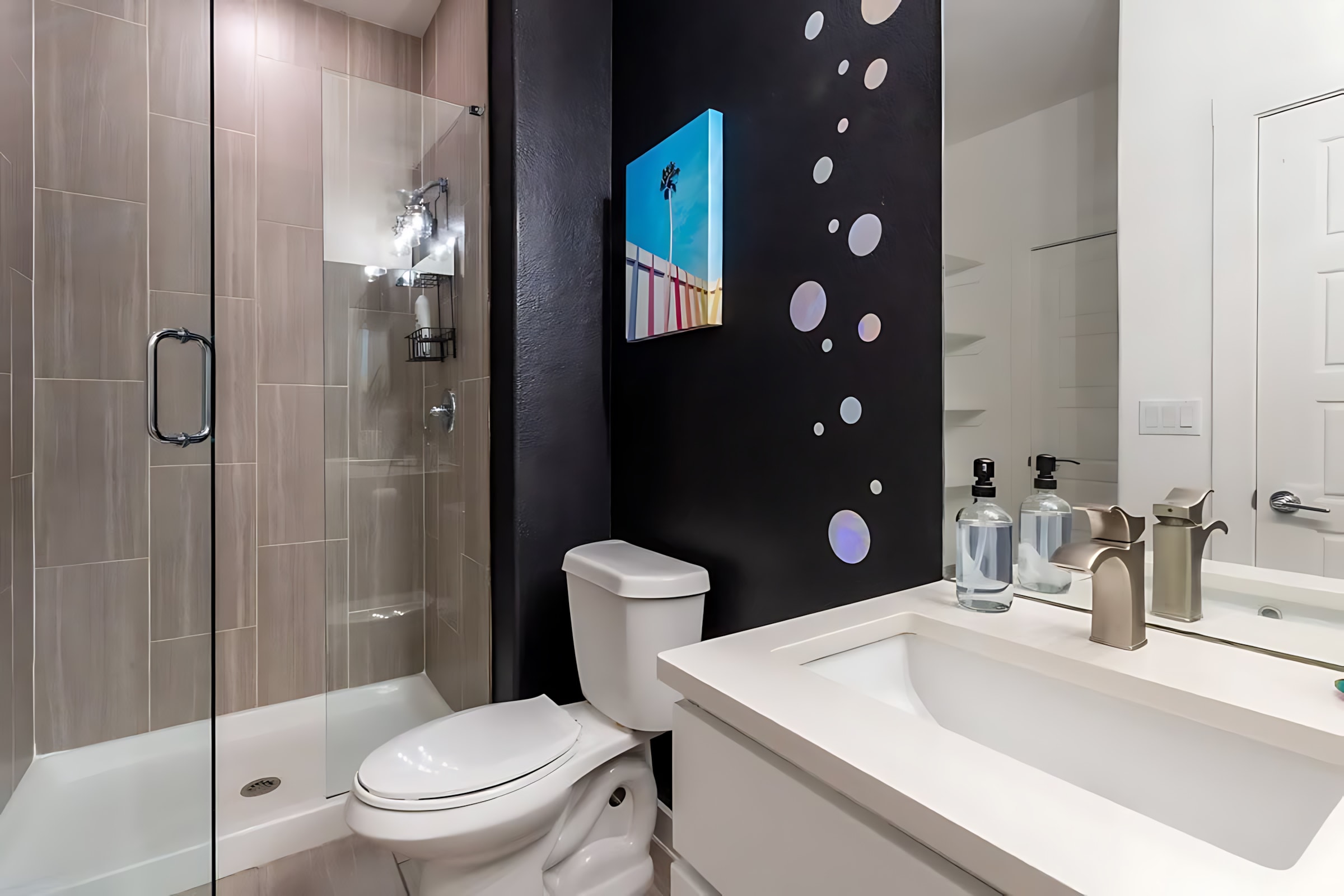 Full Bathroom 2