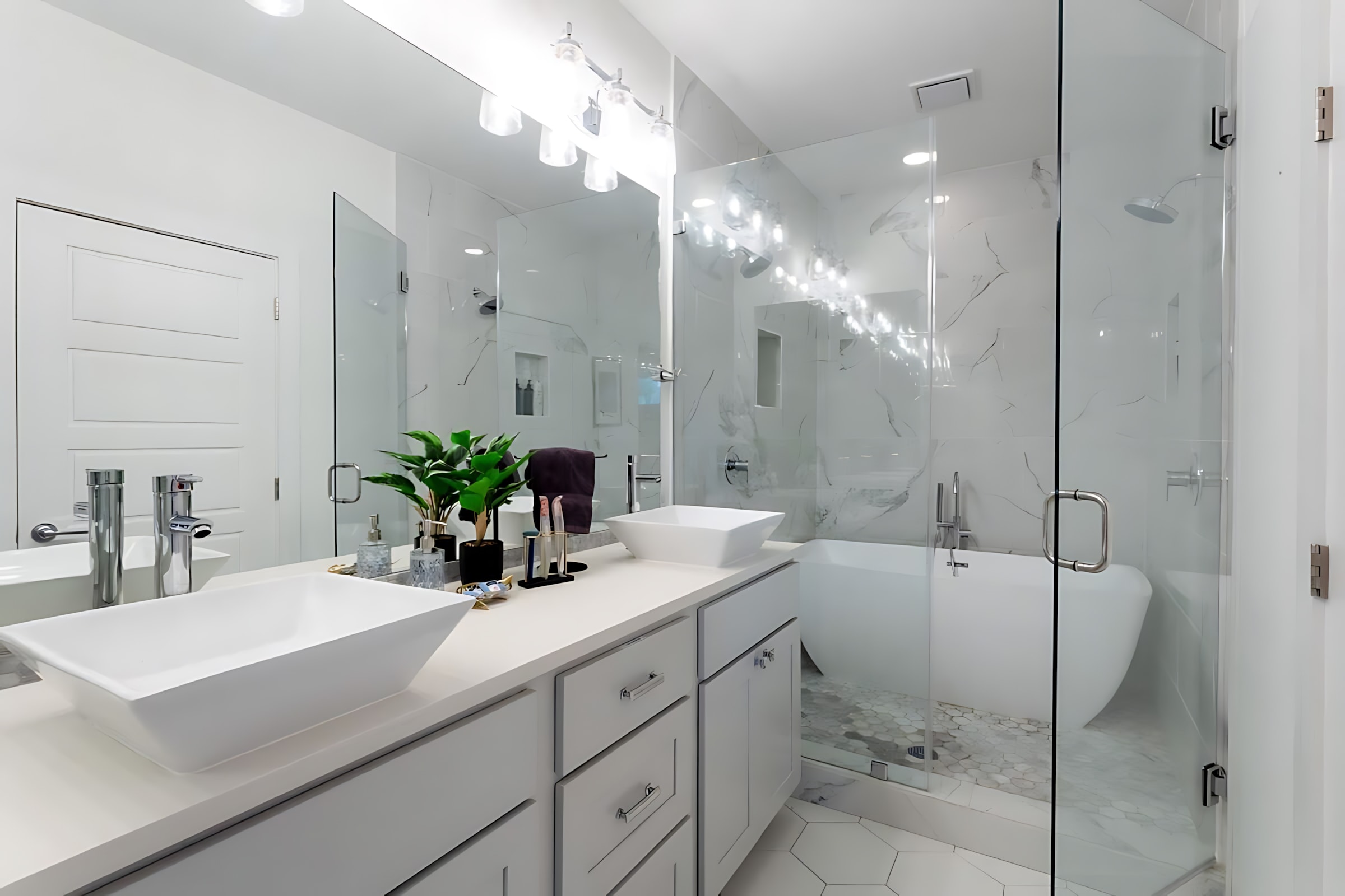 Full Bathroom 1