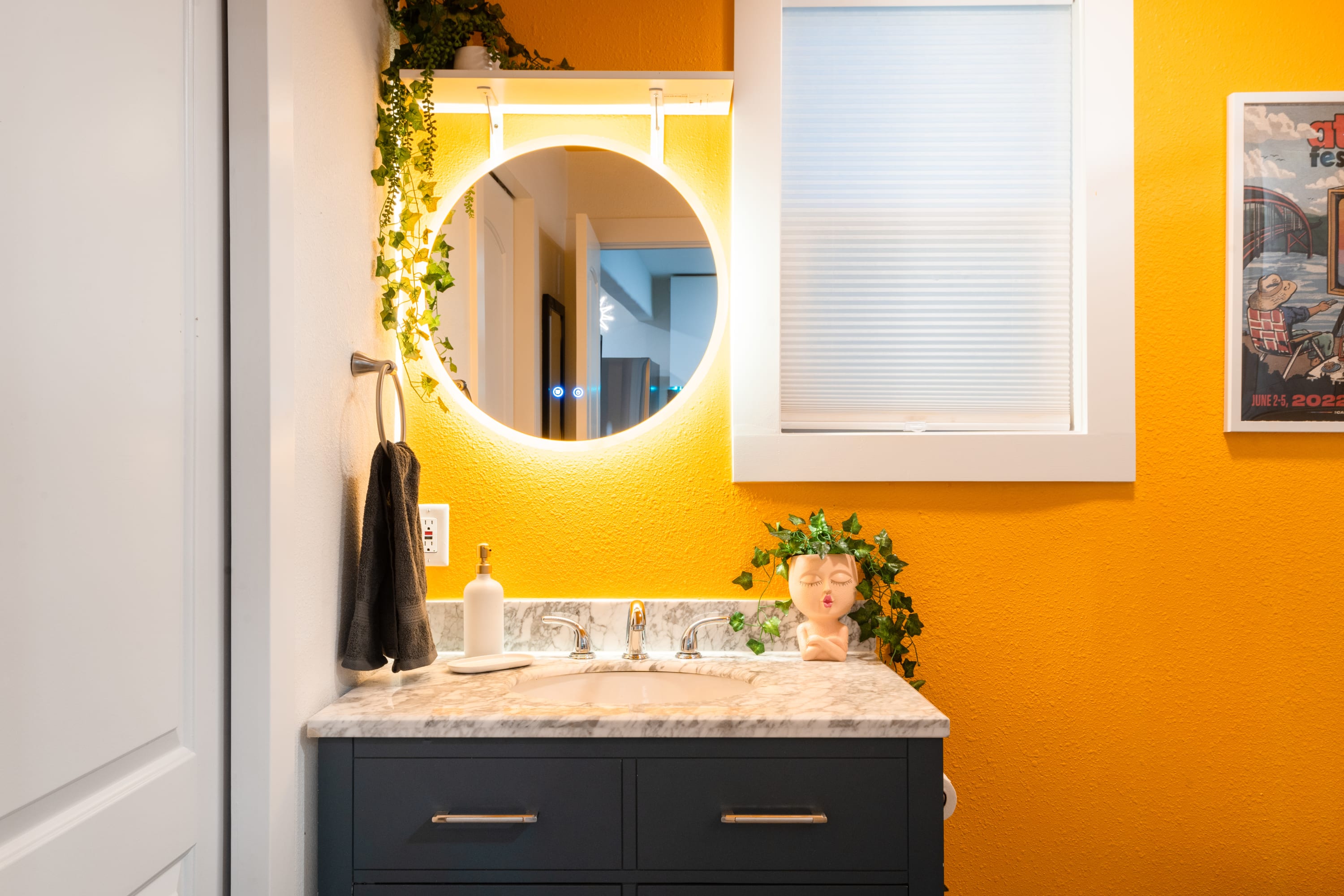 Full Bathroom 1