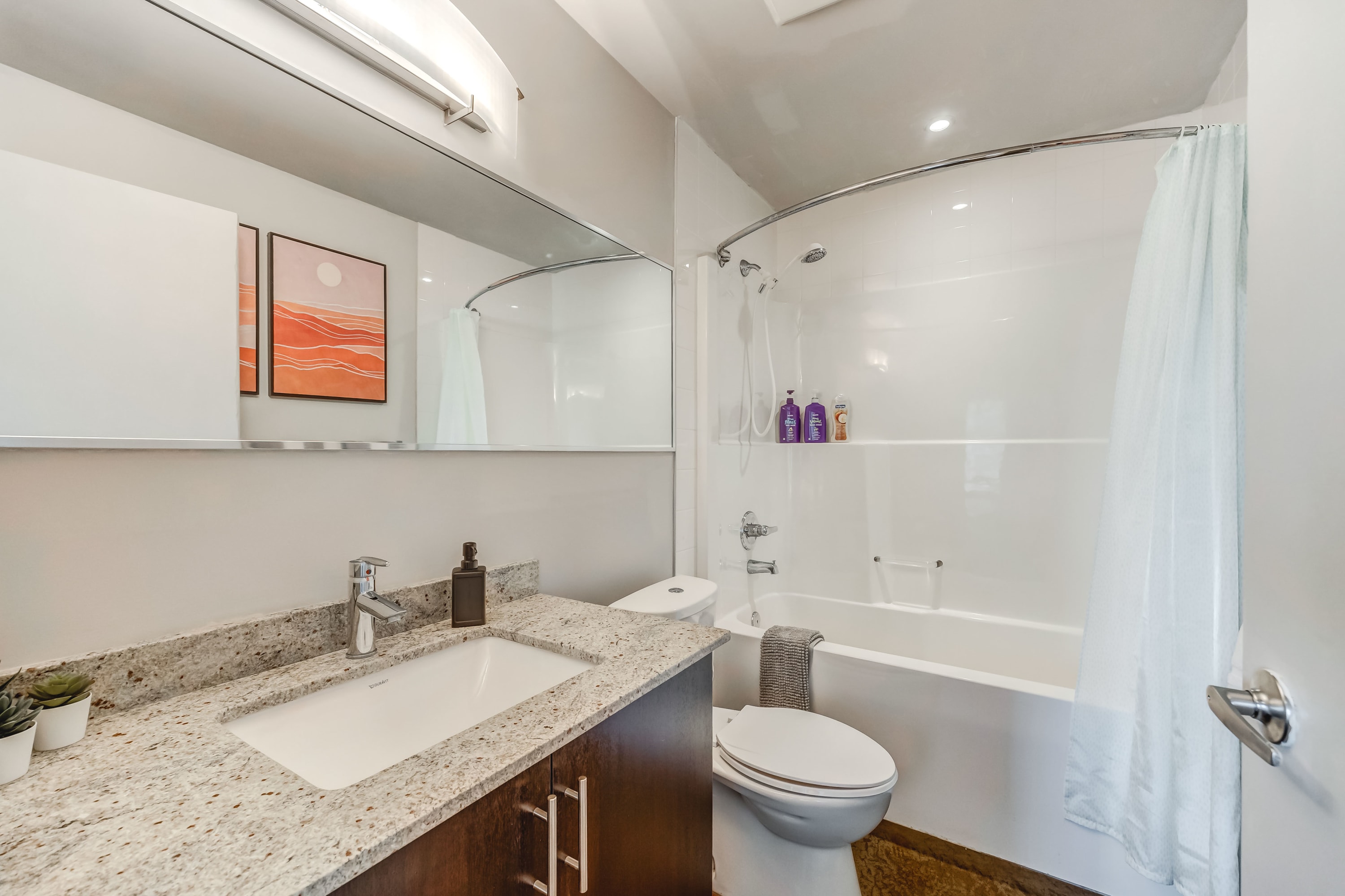 Full Bathroom 2