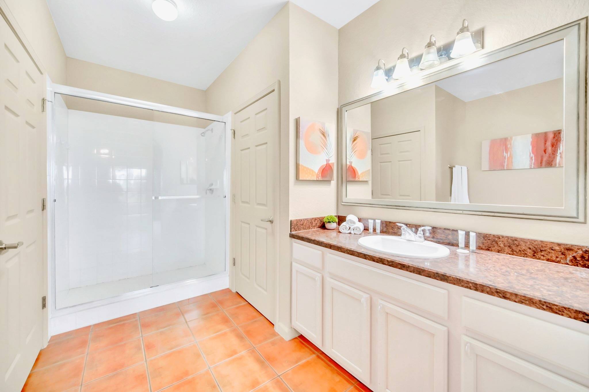 Full Bathroom 1