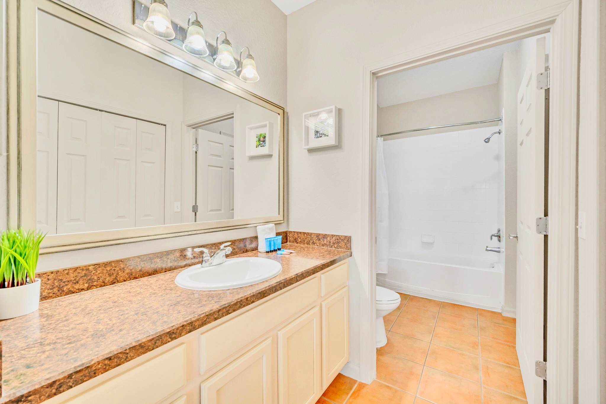 Full Bathroom 2