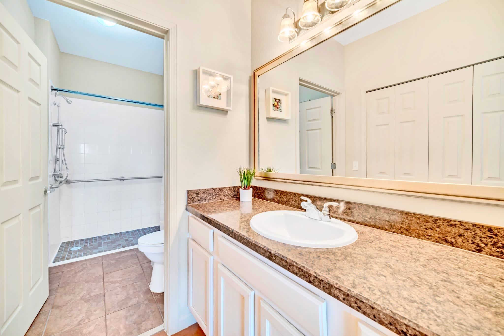 Full Bathroom 2