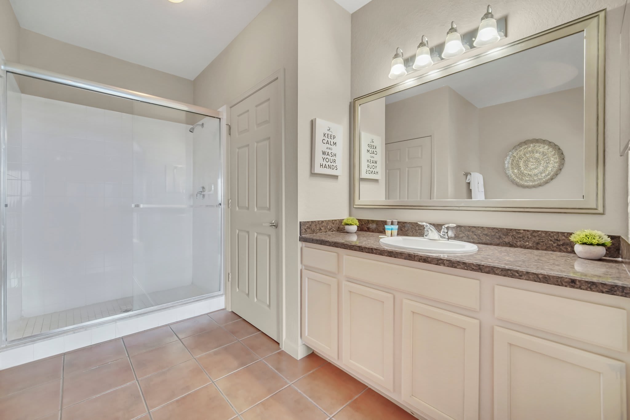 Full Bathroom 1