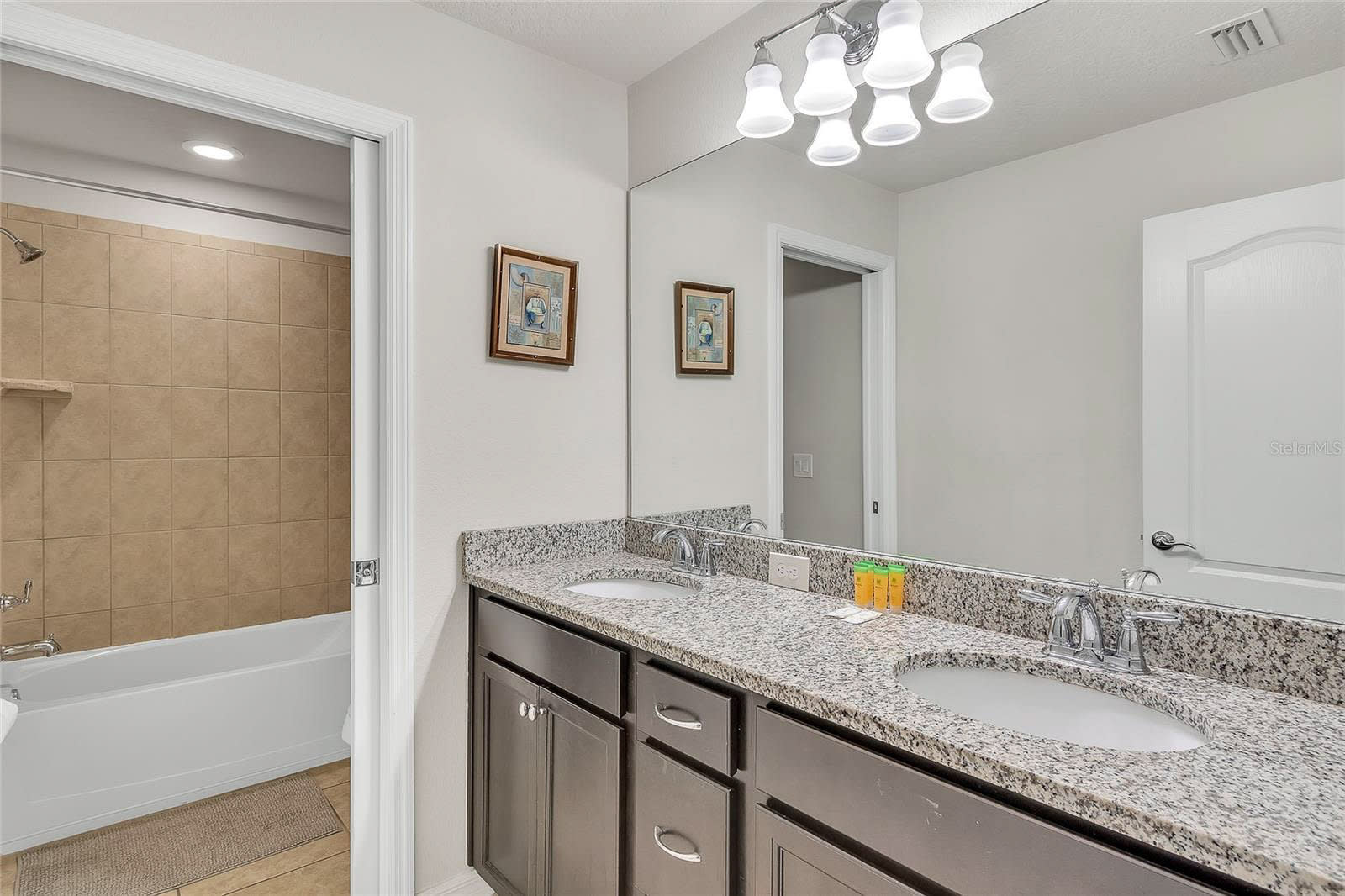 Full Bathroom 2