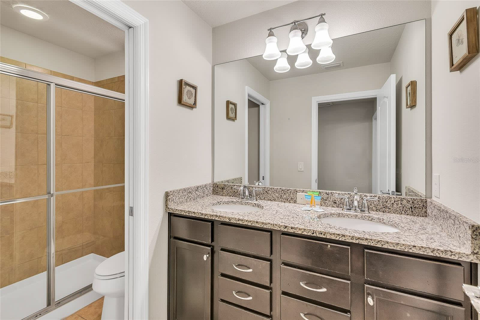 Full Bathroom 3