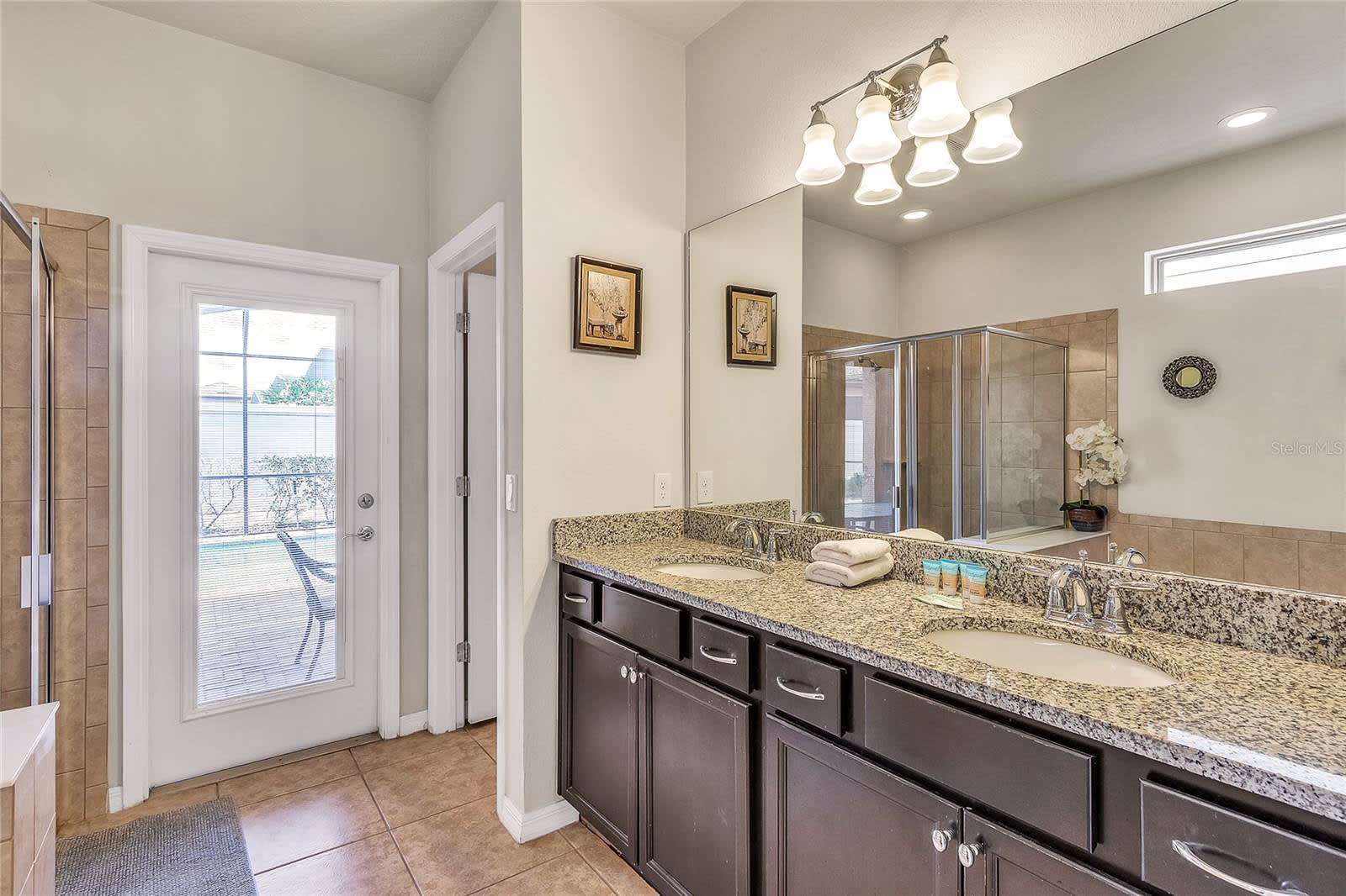 Full Bathroom 1