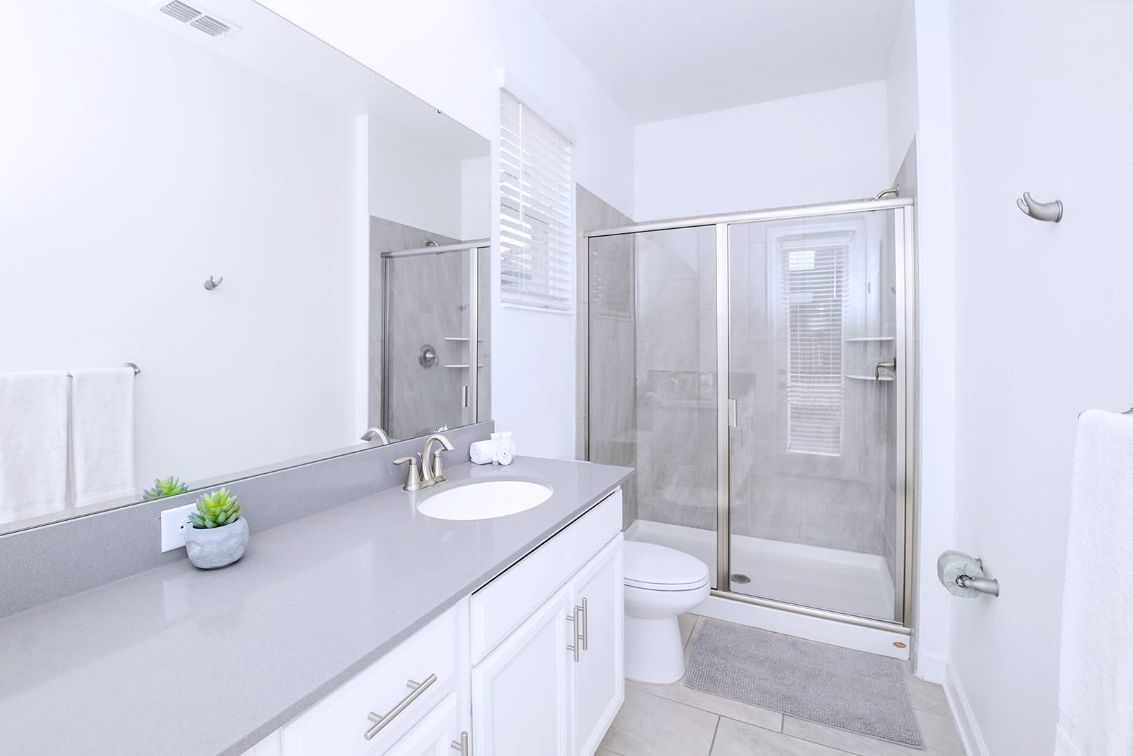 Full Bathroom 2