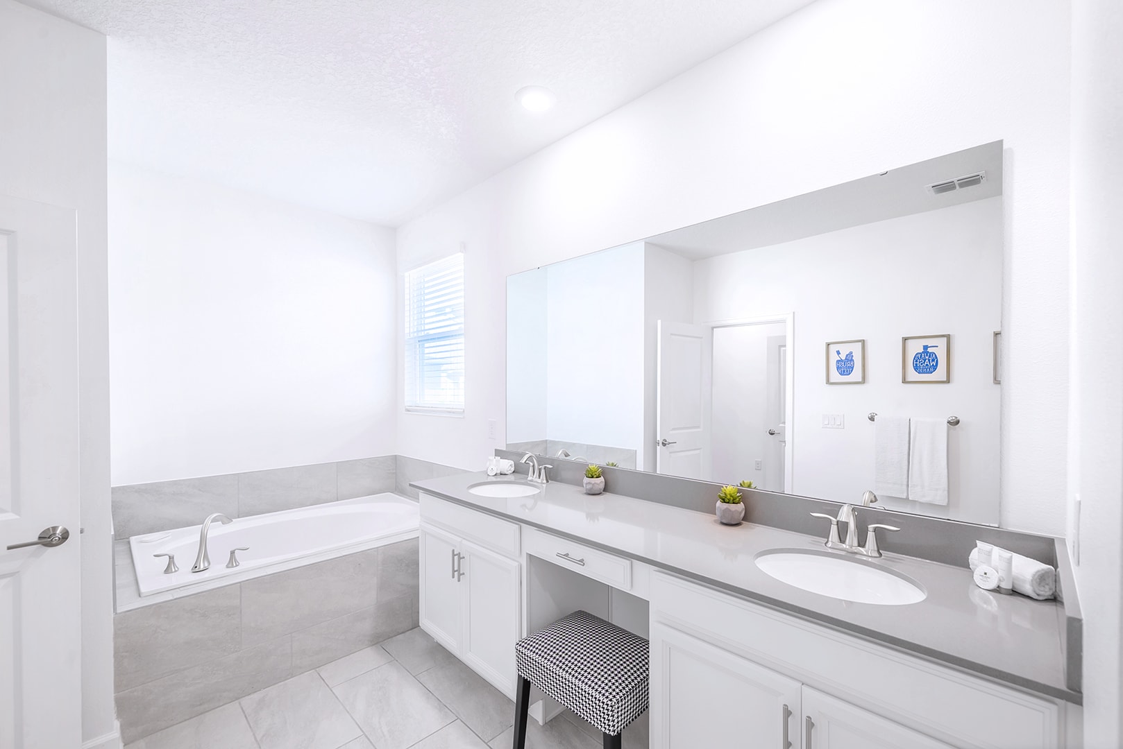 Full Bathroom 1