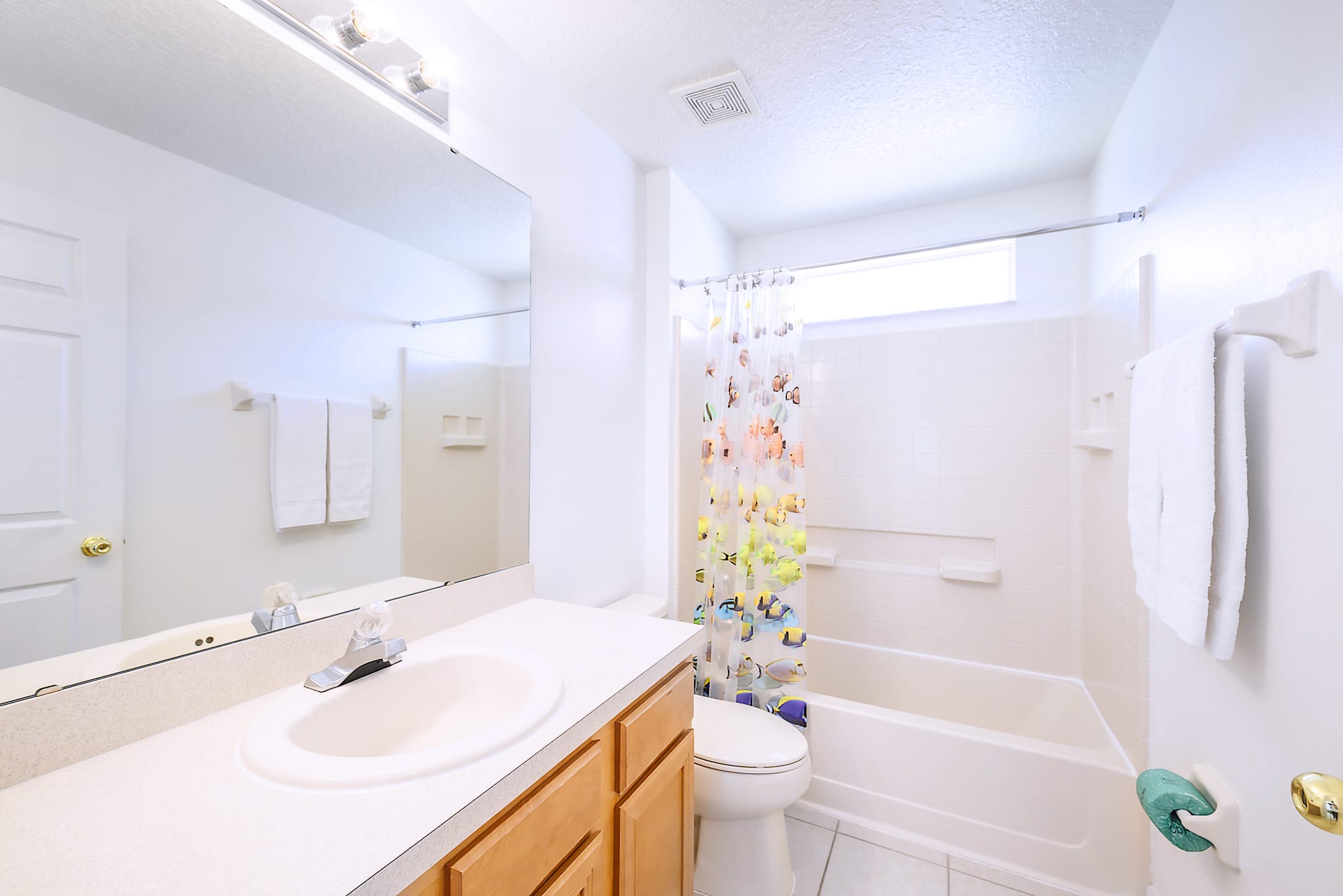 Full Bathroom 2