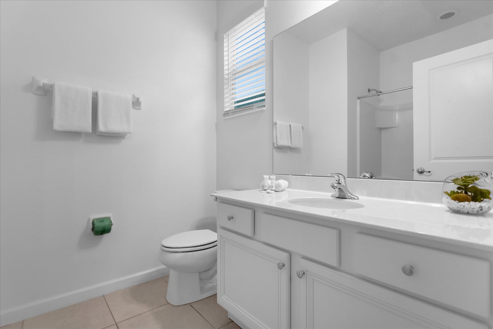 Full Bathroom 2