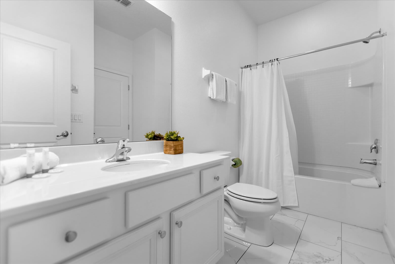 Full Bathroom 3