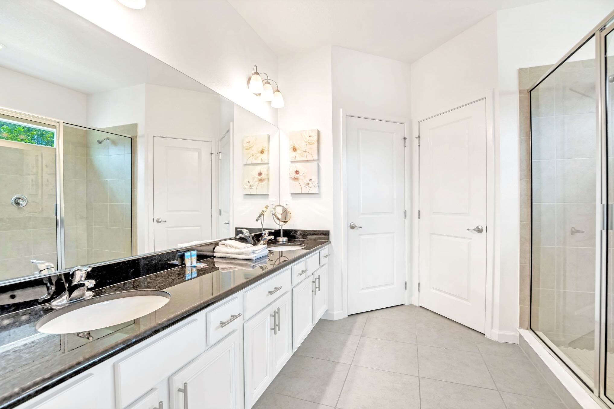 Full Bathroom 1