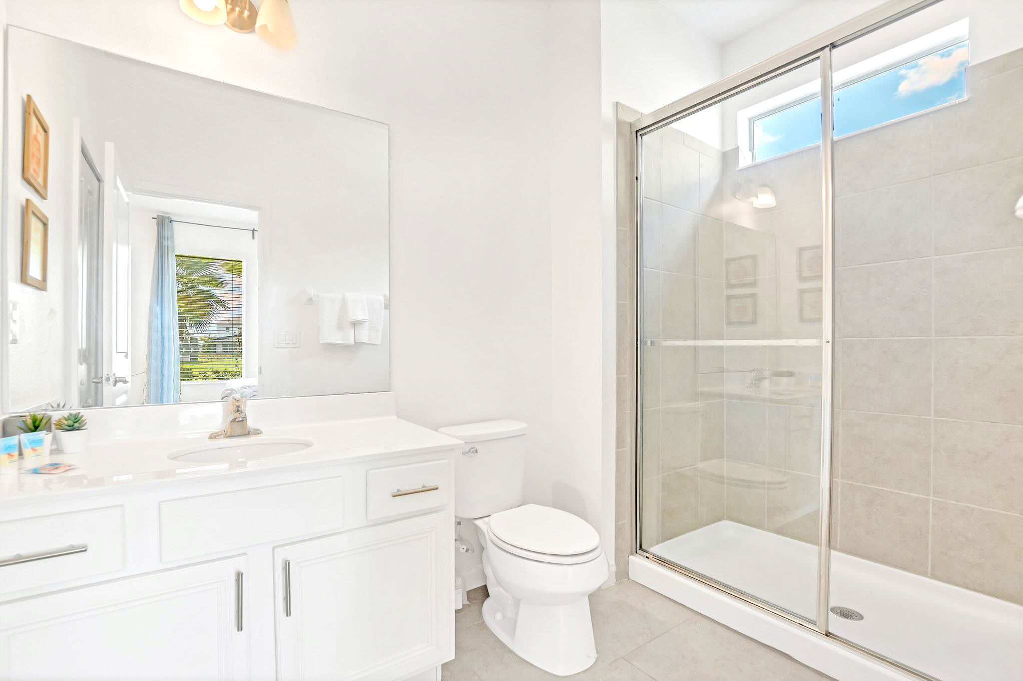Full Bathroom 4