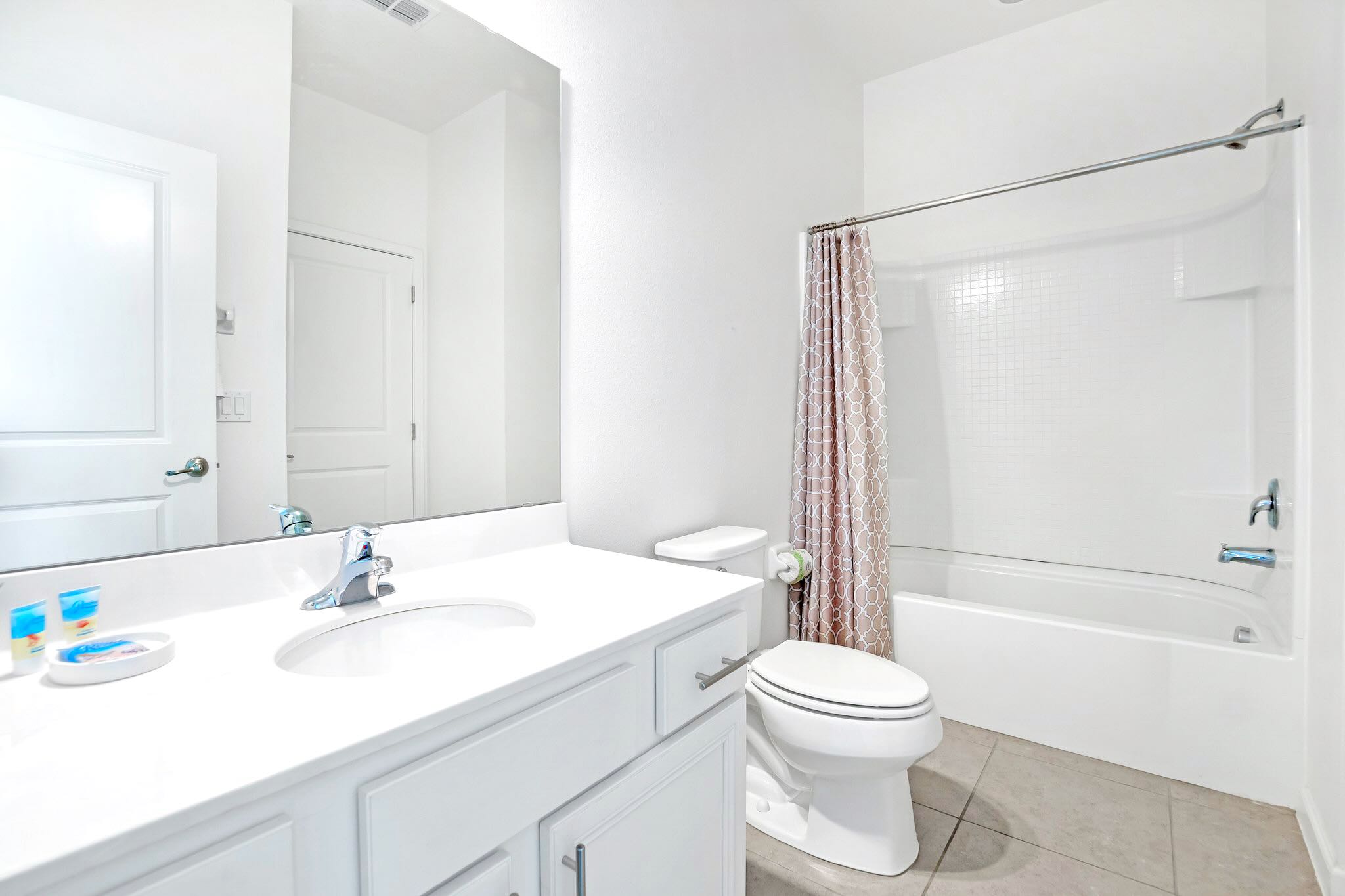 Full Bathroom 3