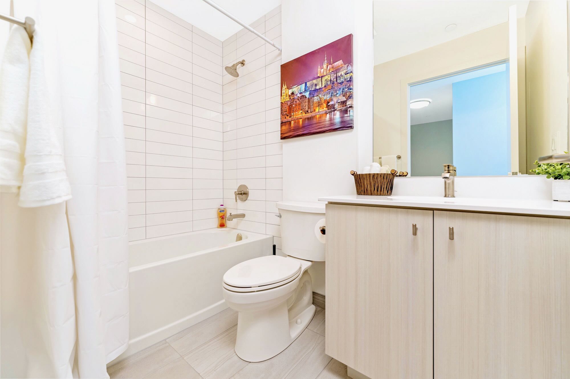 Full Bathroom 1