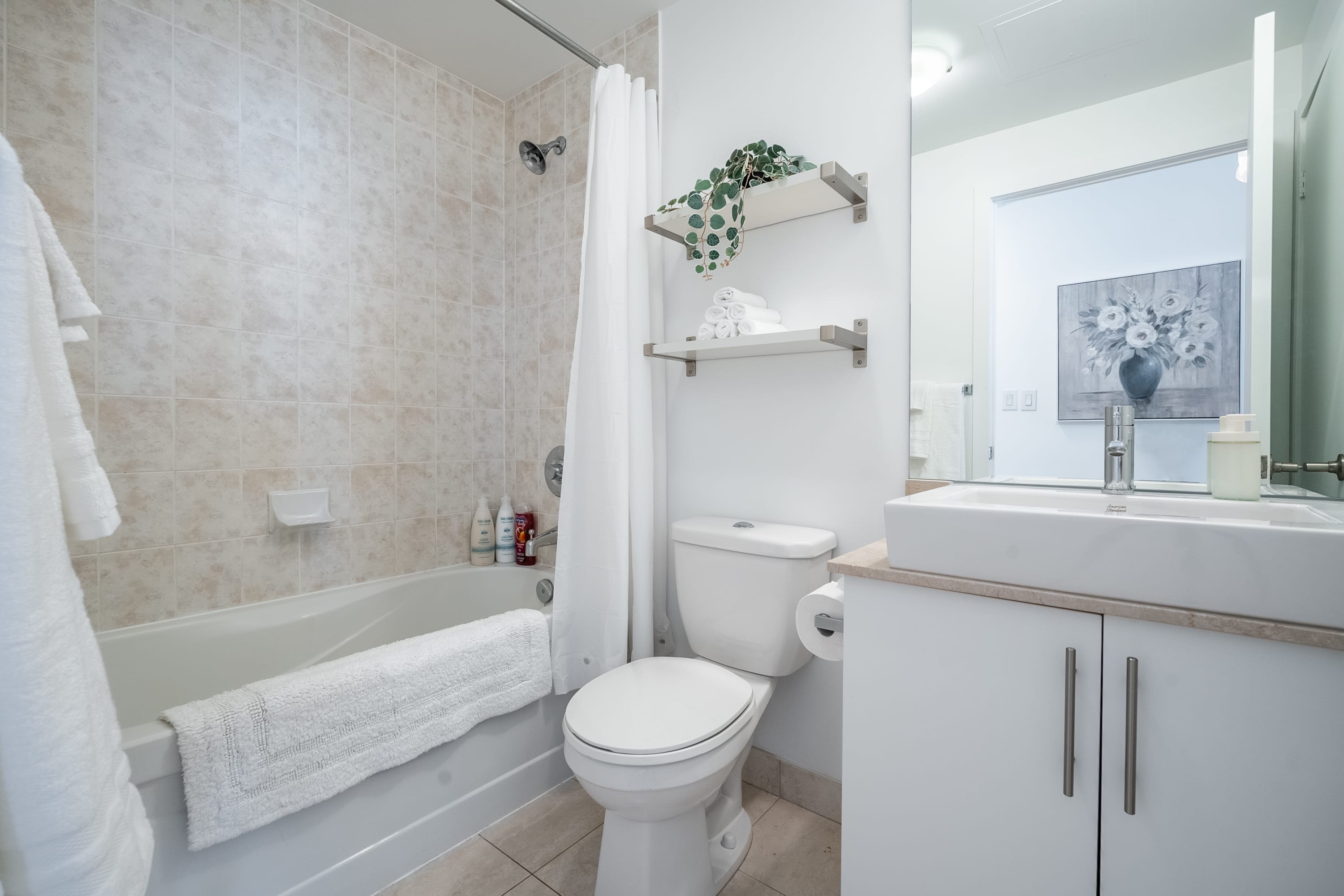 Full Bathroom 1