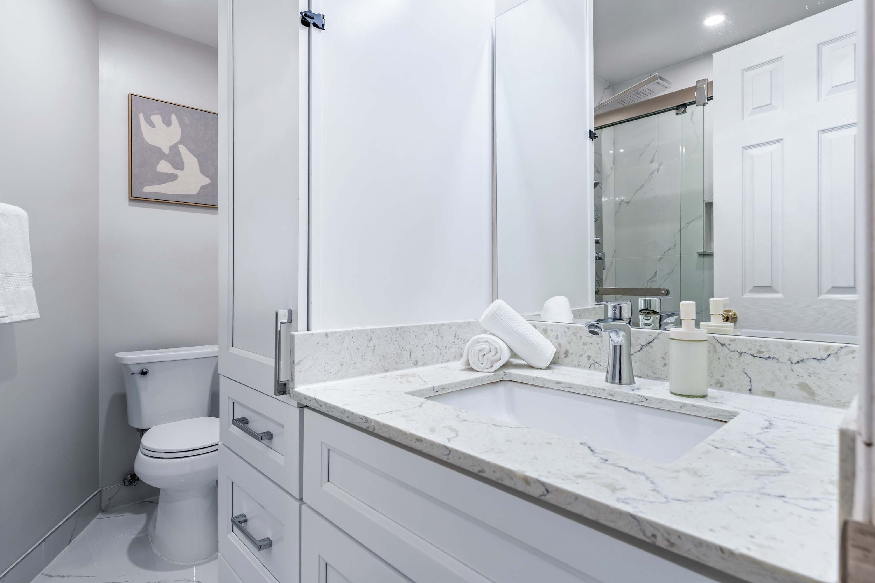 Full Bathroom 1