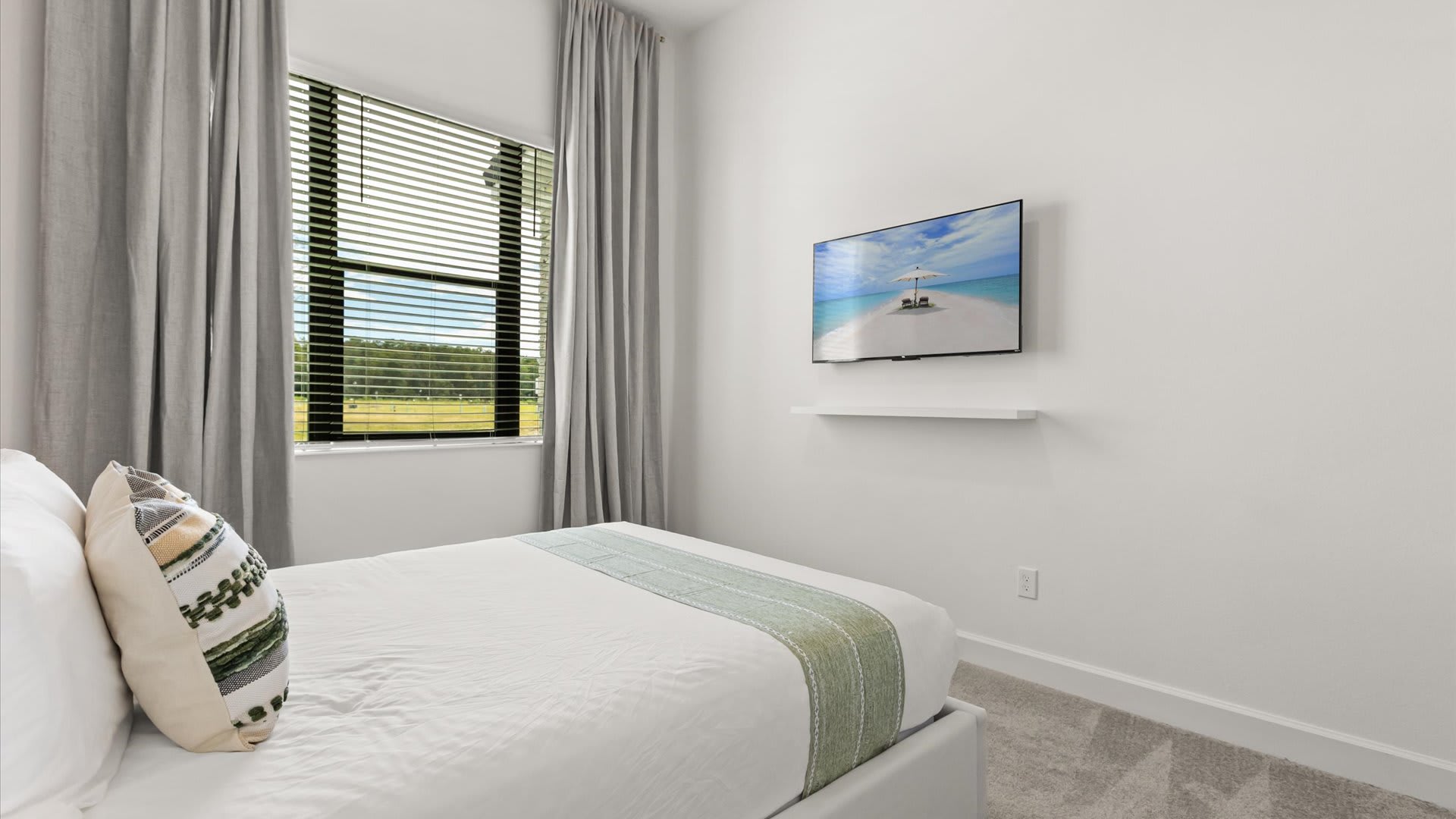Bedroom 5- Ivory Suite