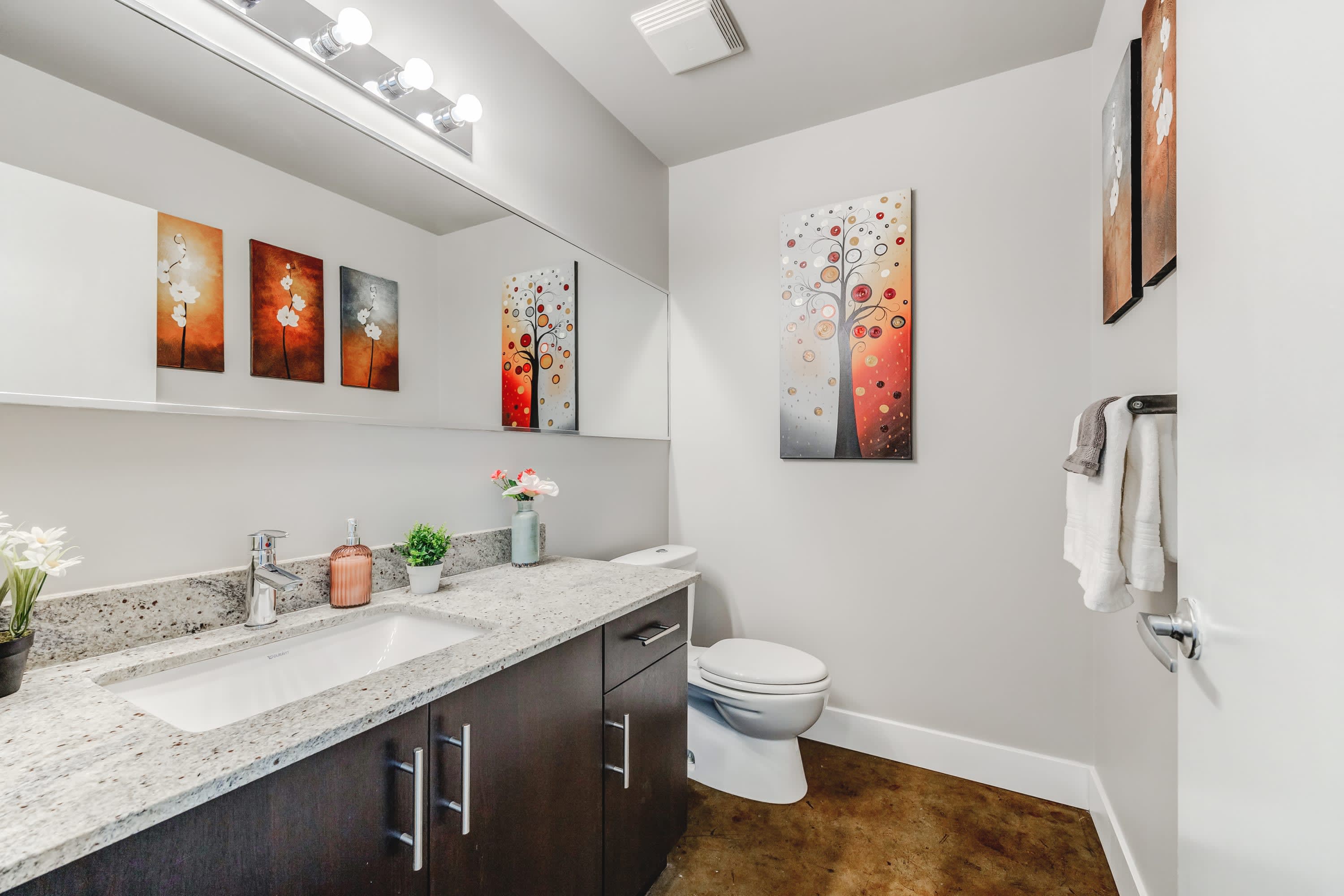 Full Bathroom 1