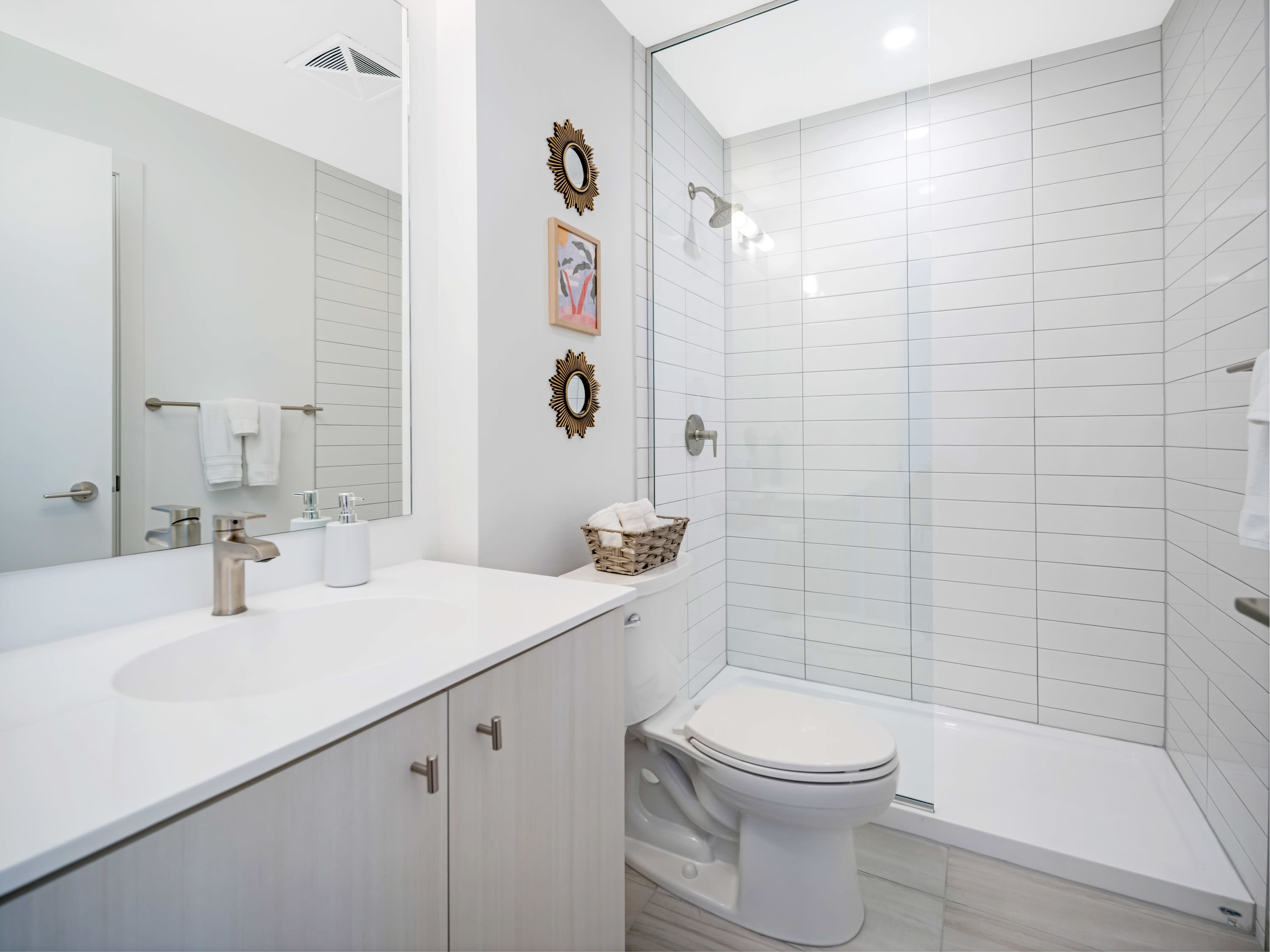 Full bathroom 1