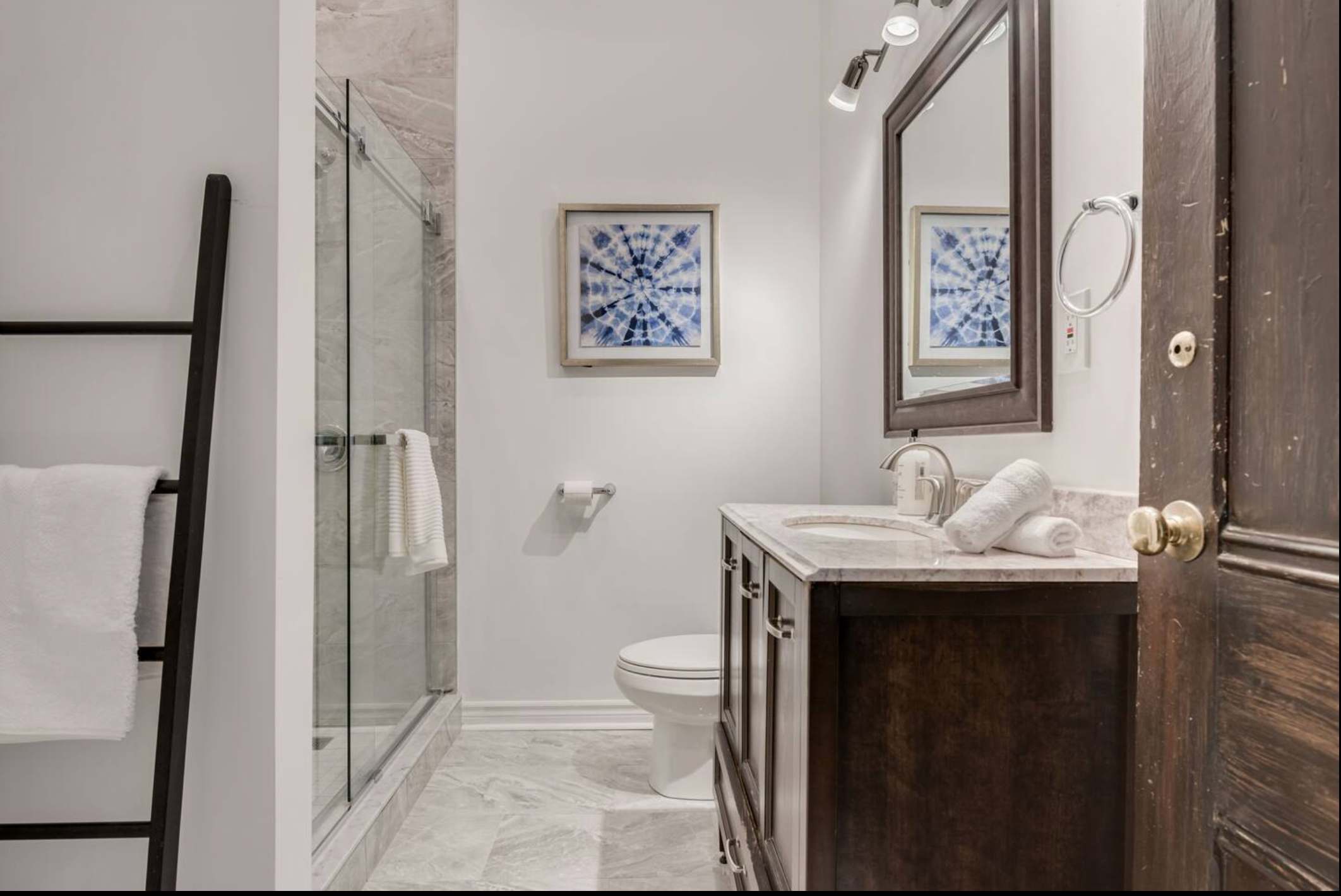 Full Bathroom 1