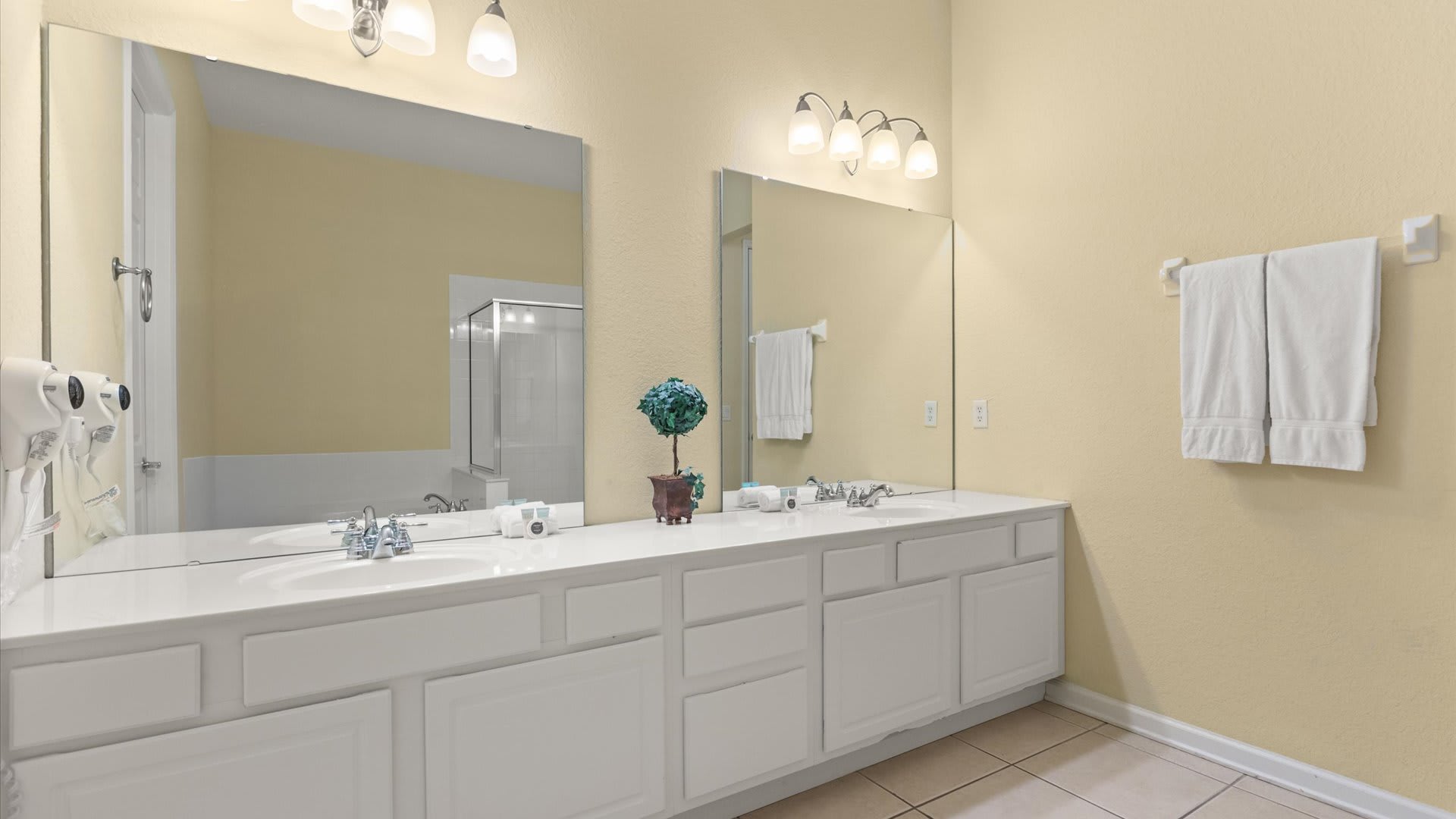 Full Bathroom 1