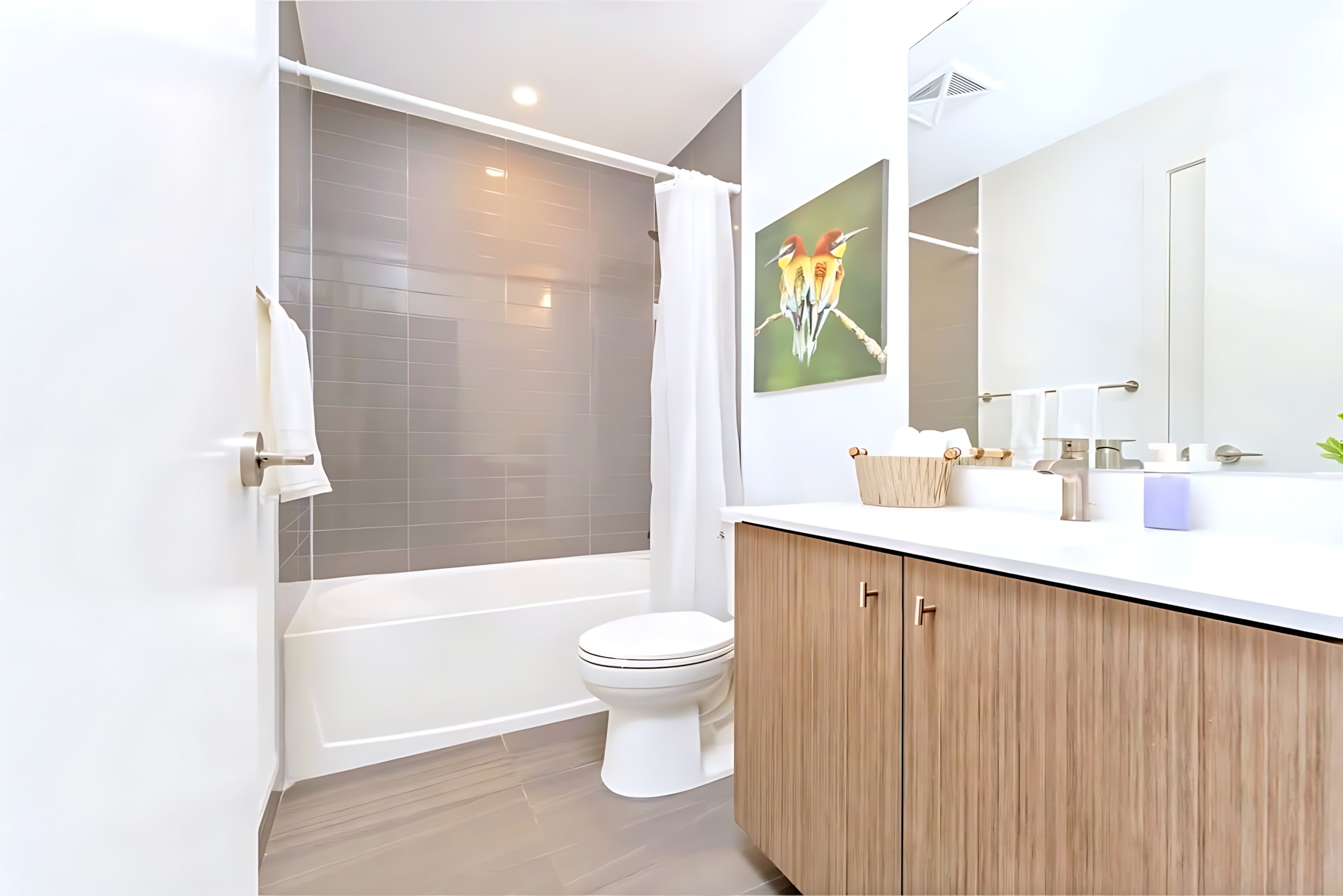 Full Bathroom 1