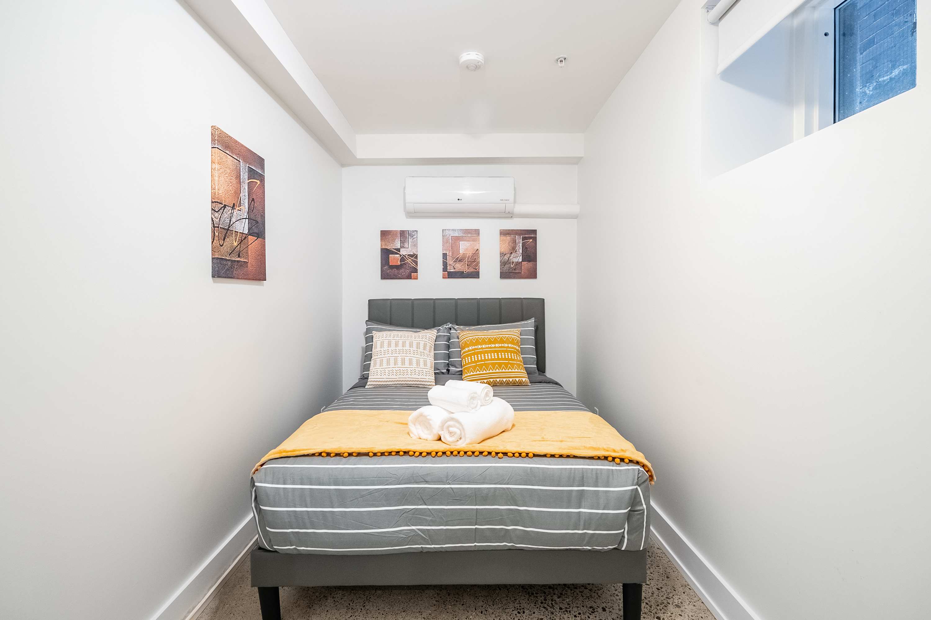 Basement Suite Near High Park & Dundas Subway, photo 12 of 17