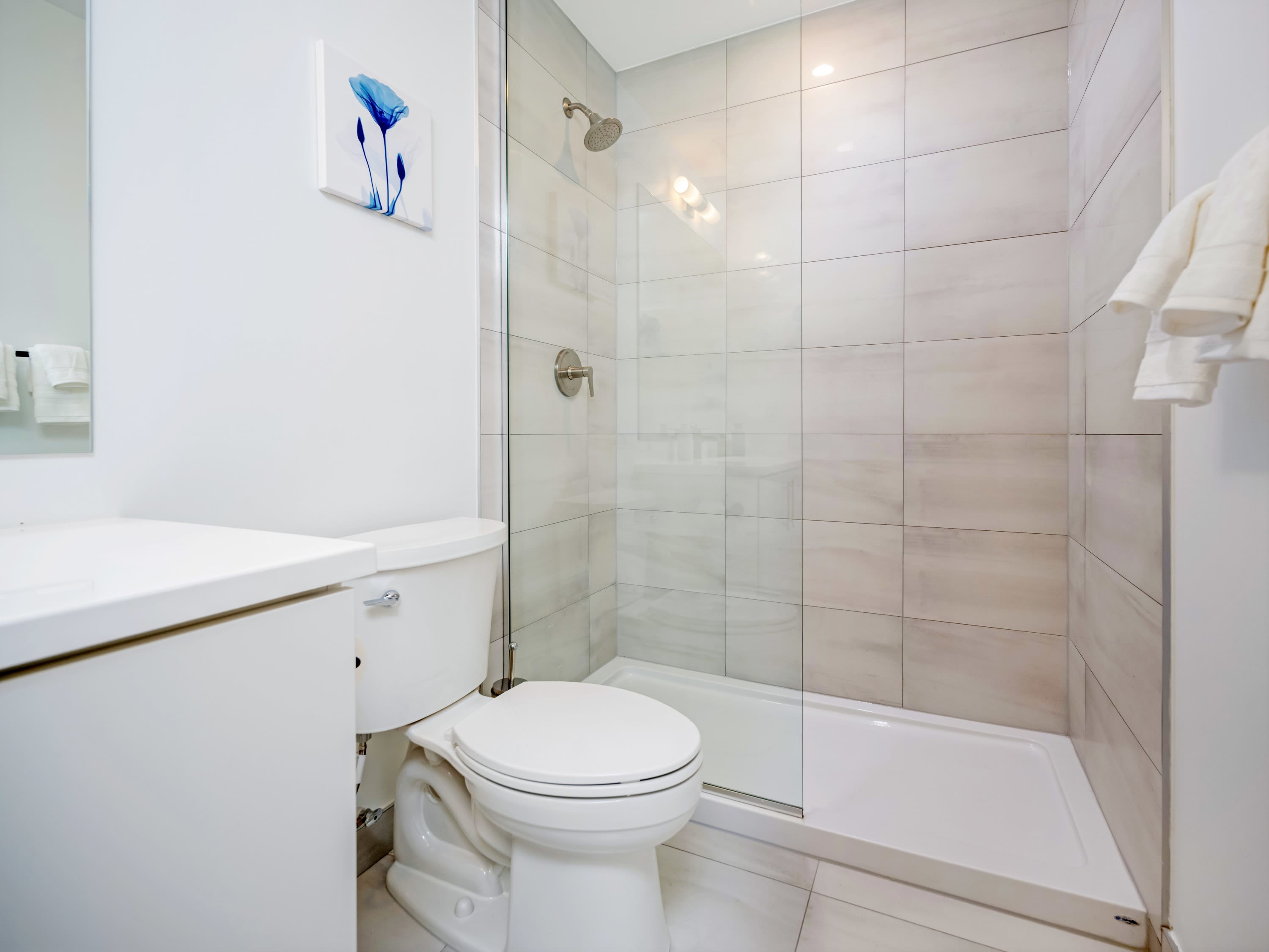 Full Bathroom 1