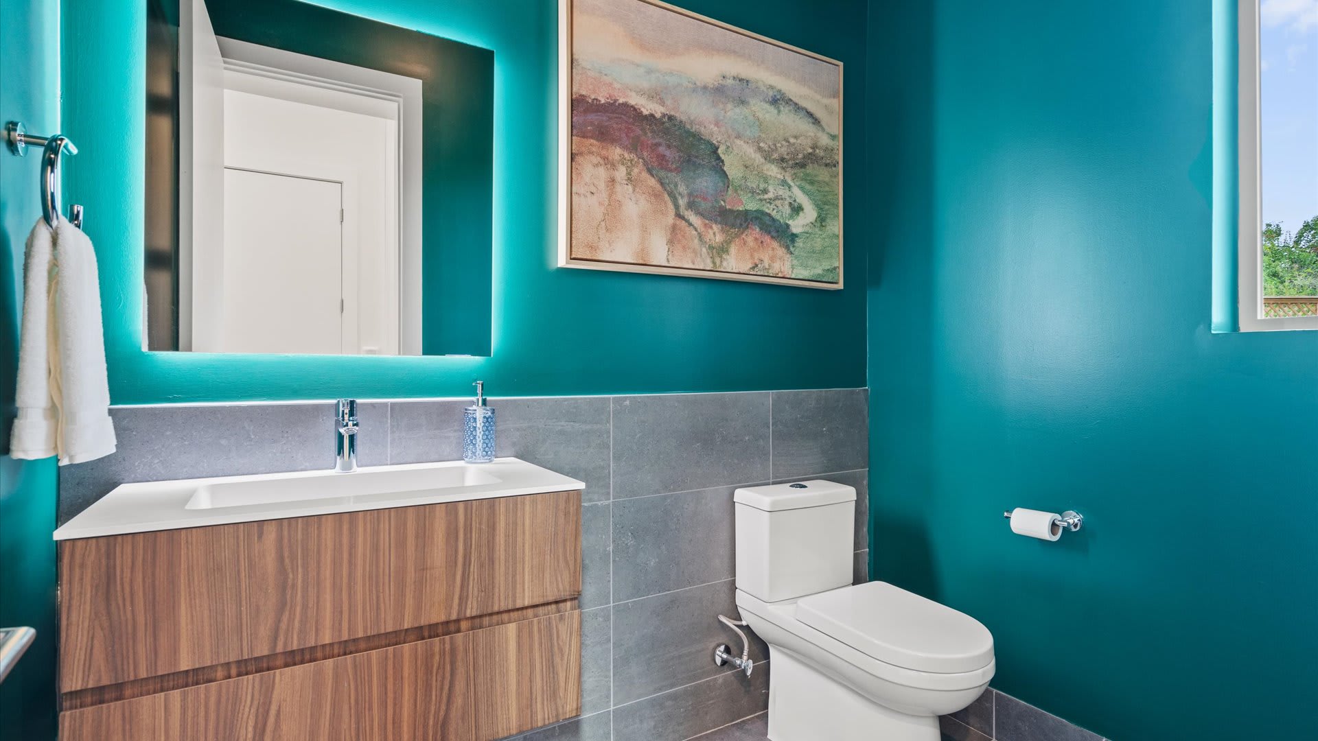 Full Bathroom 2