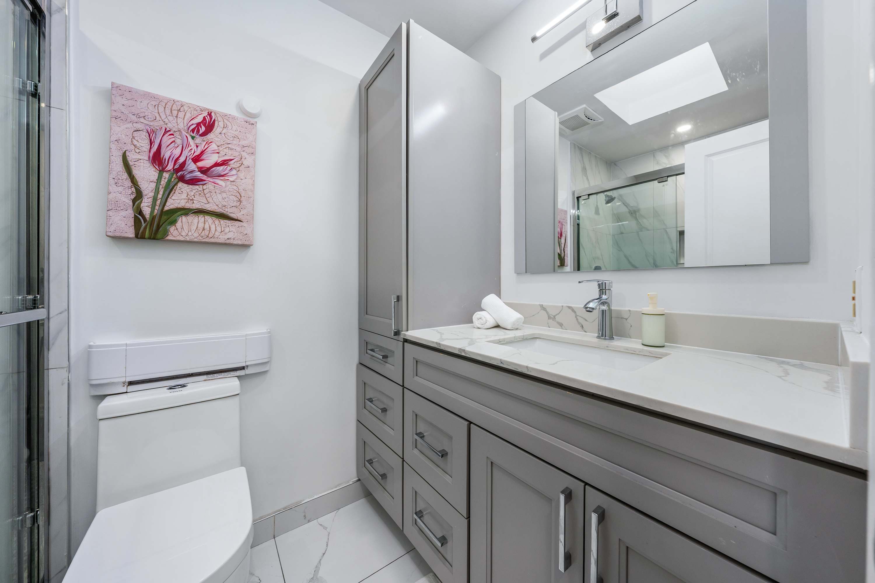 Full bathroom 1
