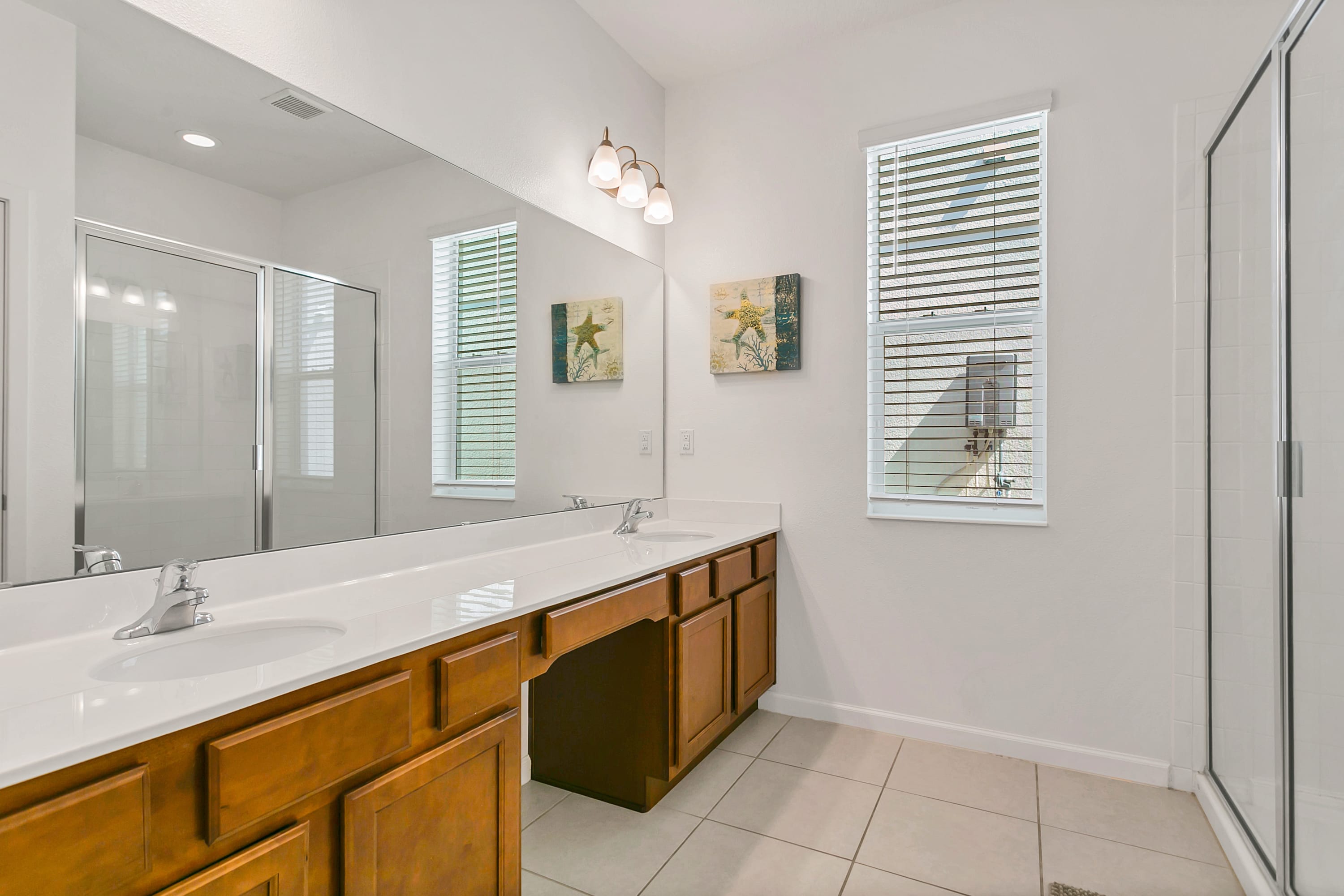 Full Bathroom 1