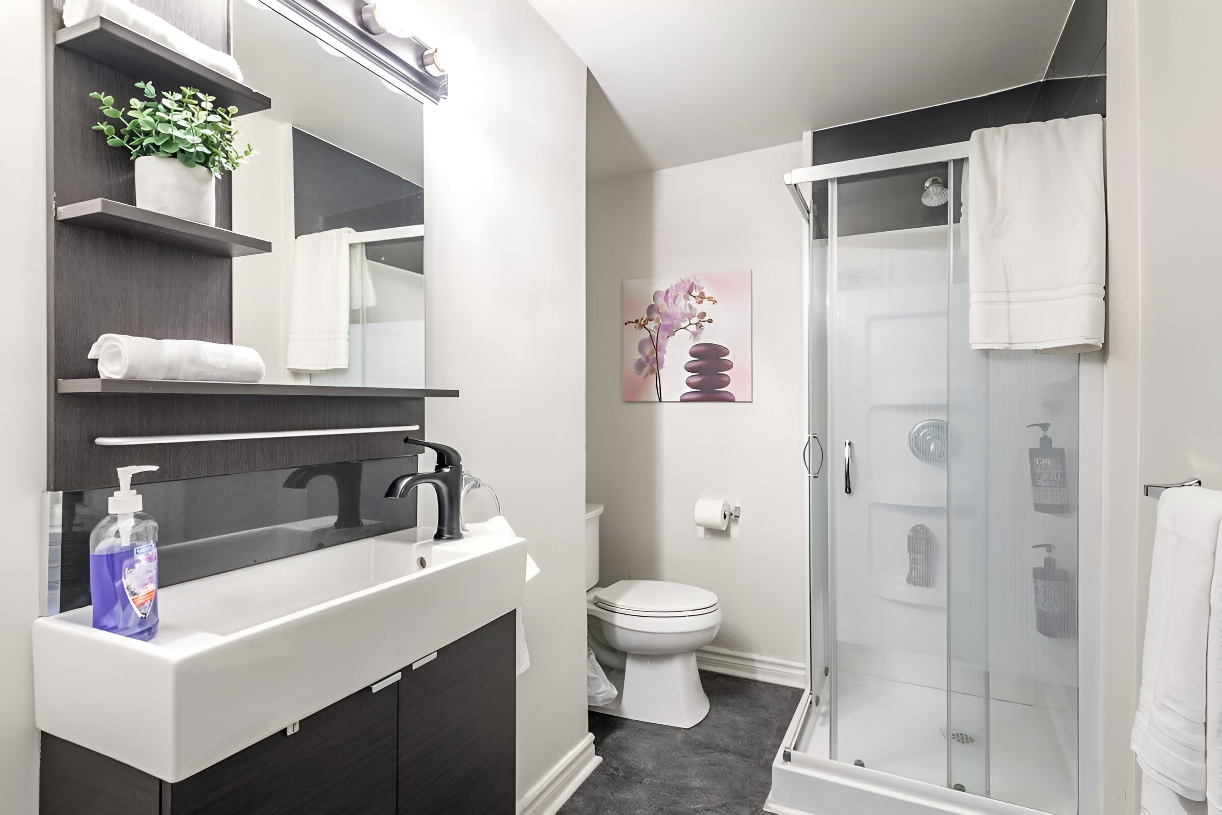 Full Bathroom 1