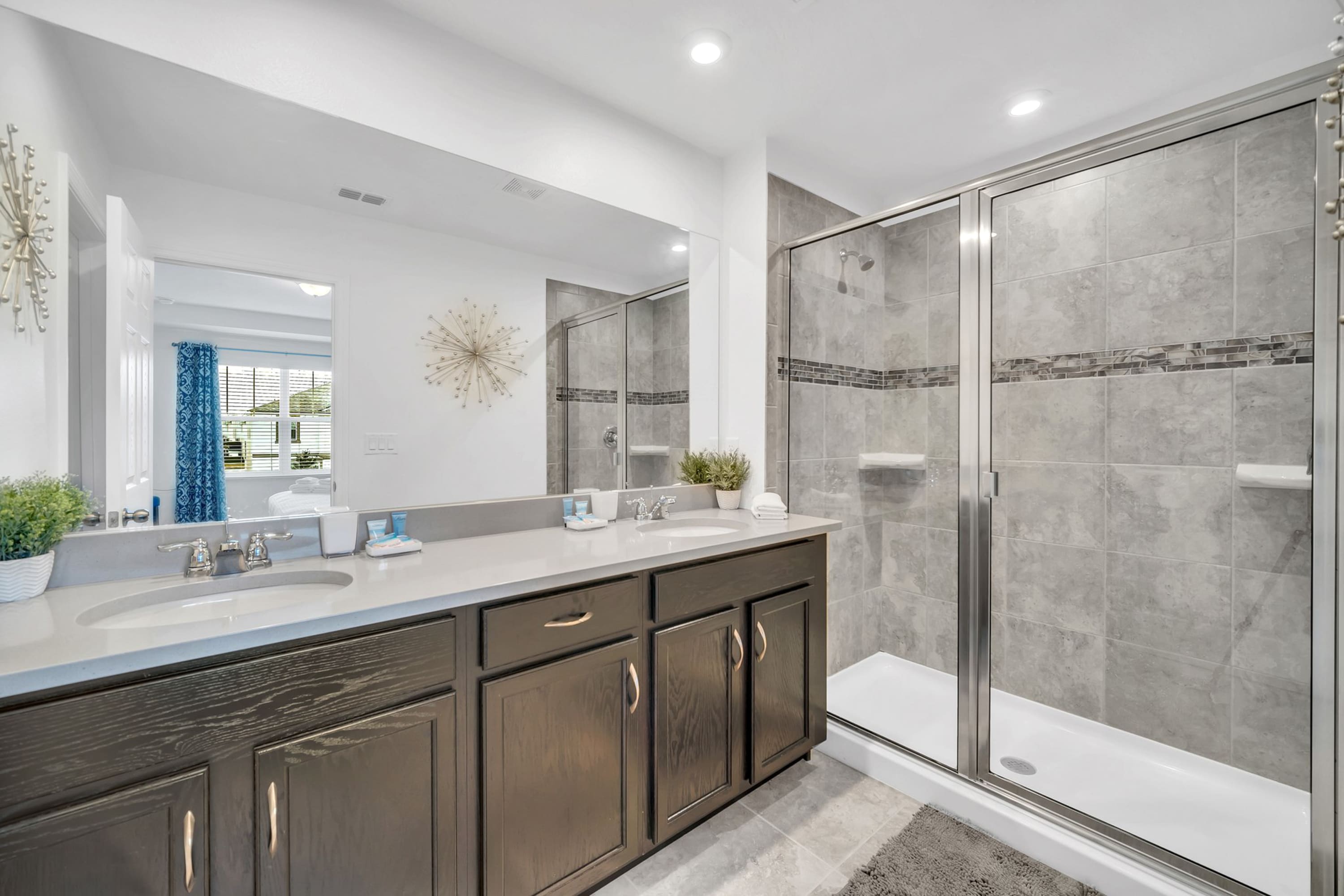 Full Bathroom 2