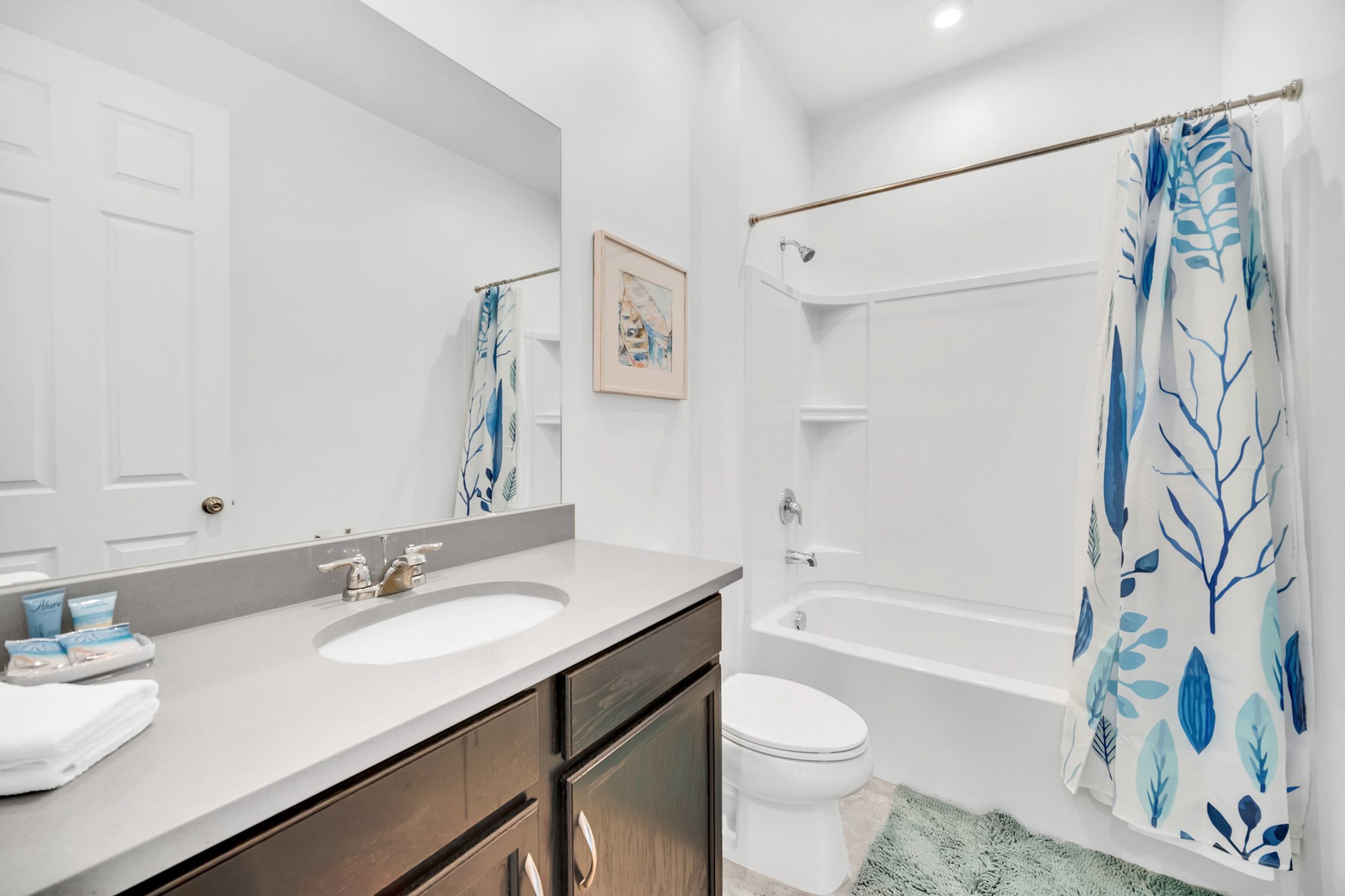 Full Bathroom 4