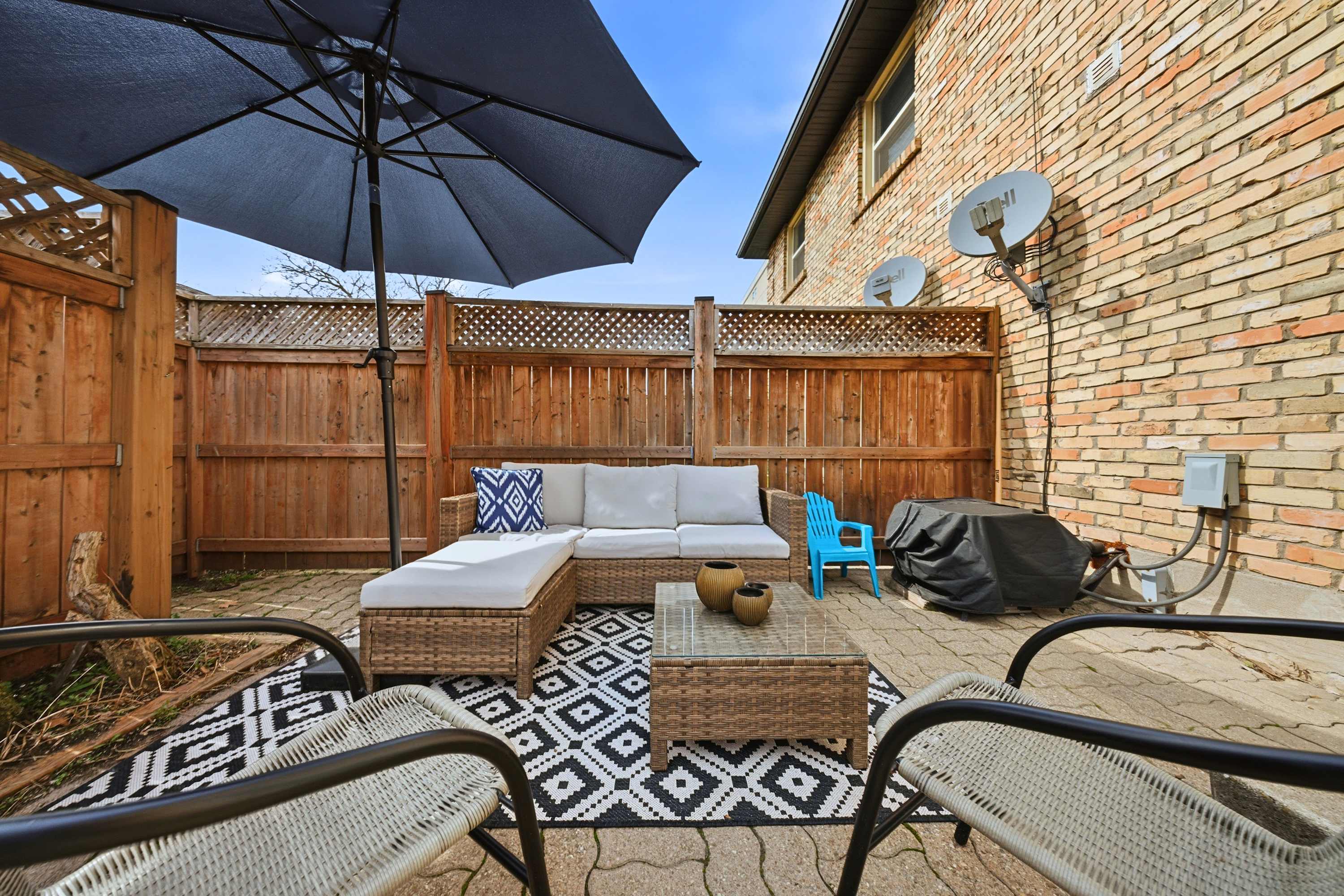 Townhome with Parking Ideal for Longer Stays