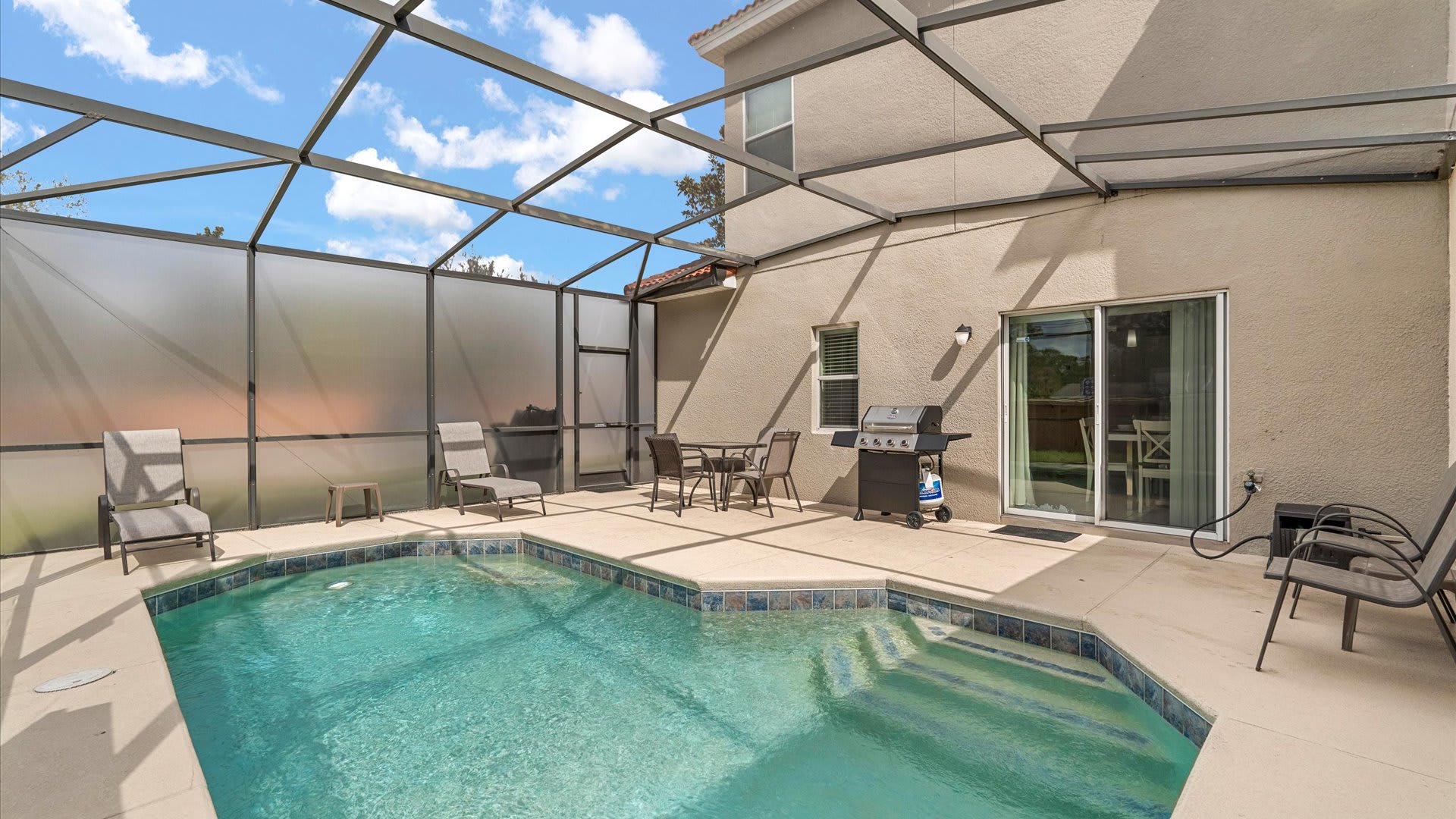 Spacious 4BR Family Townhouse—Private Pool & BBQ 