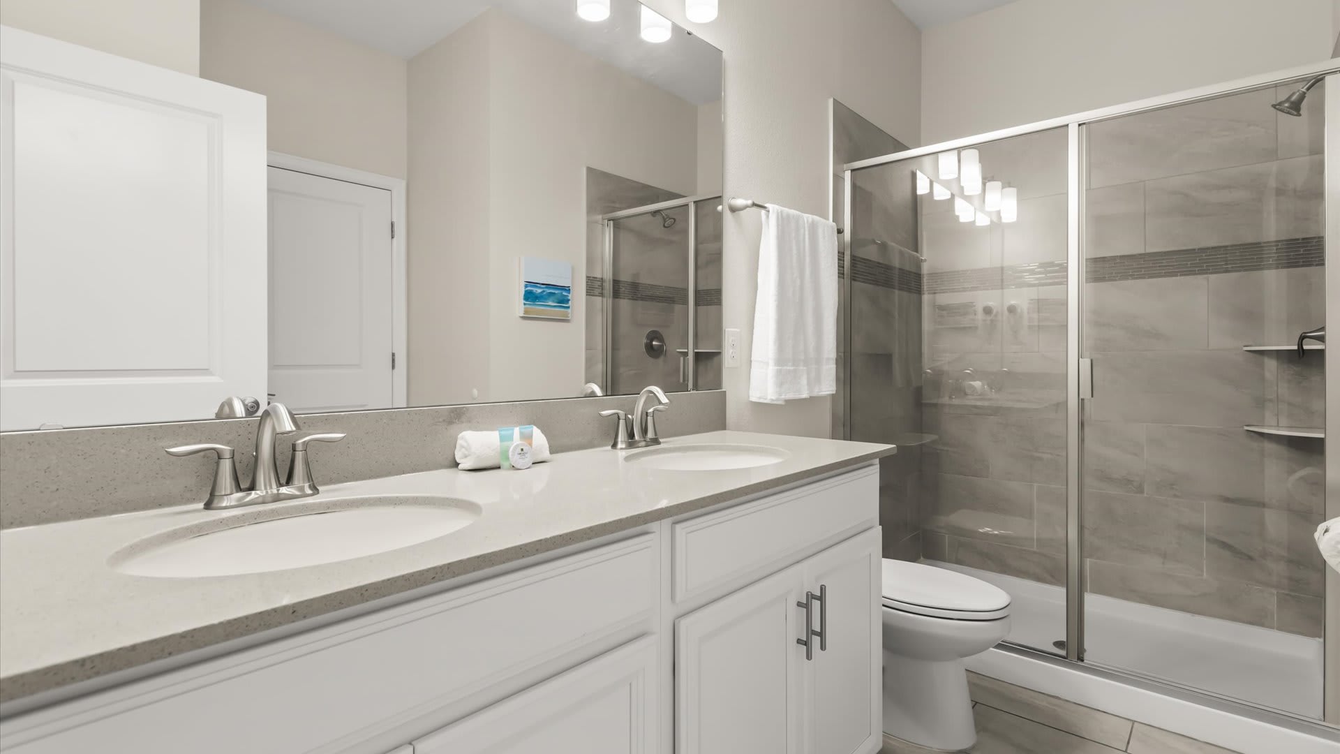 Full bathroom 2
