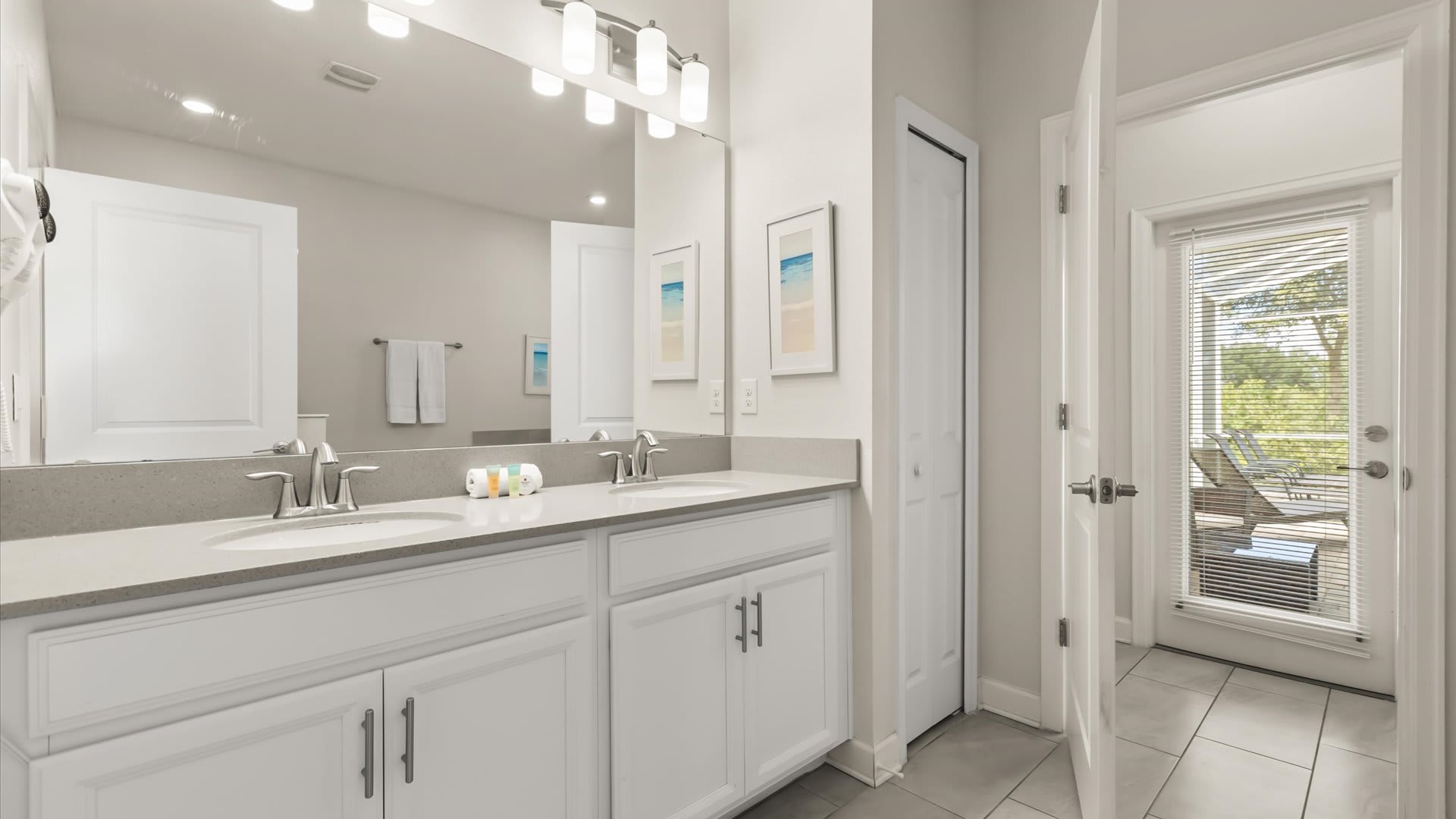 Full Bathroom 1