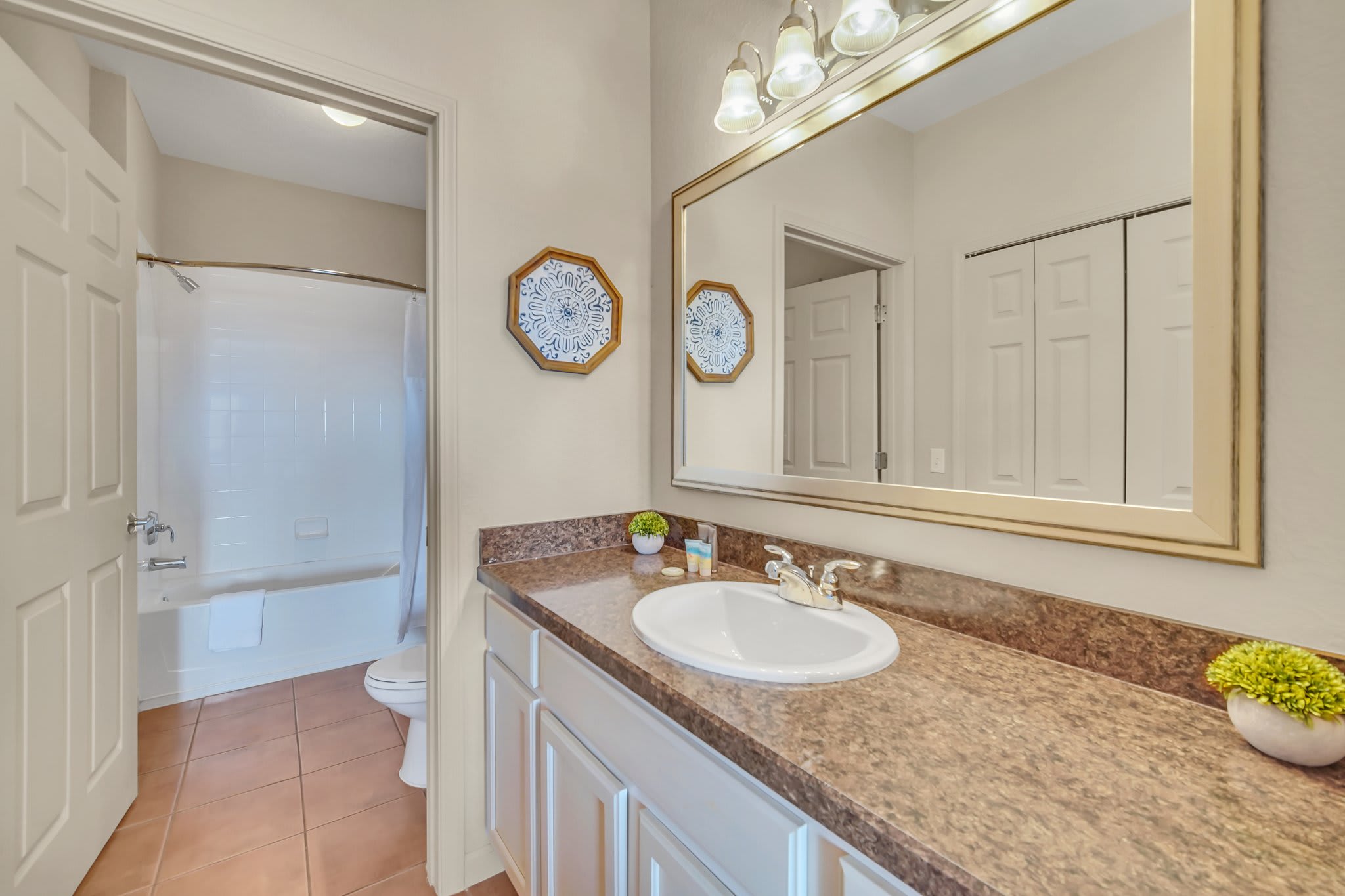 Full Bathroom 1