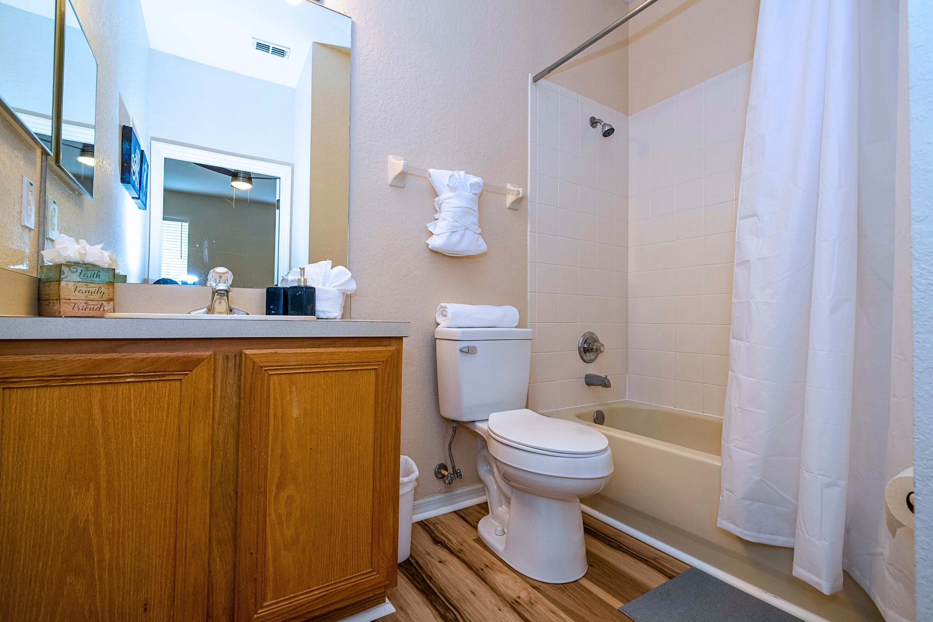 Spacious Townhome Near Disney, Free Parking, photo 23 of 39