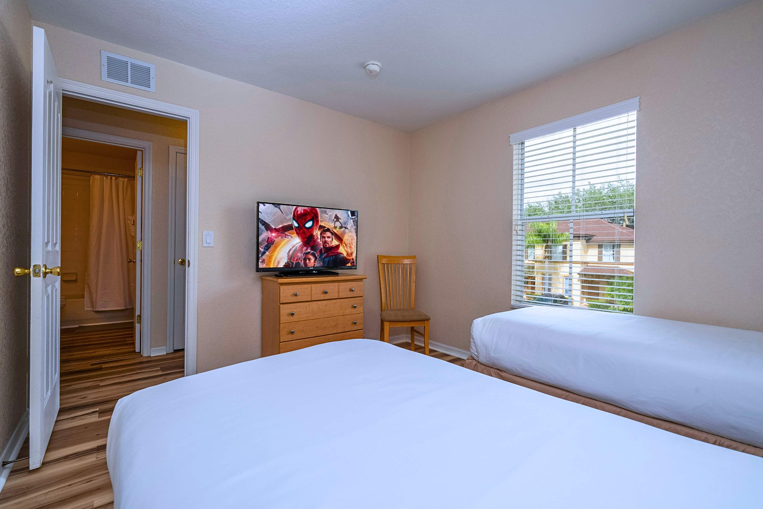 Spacious Townhome Near Disney, Free Parking, photo 25 of 39