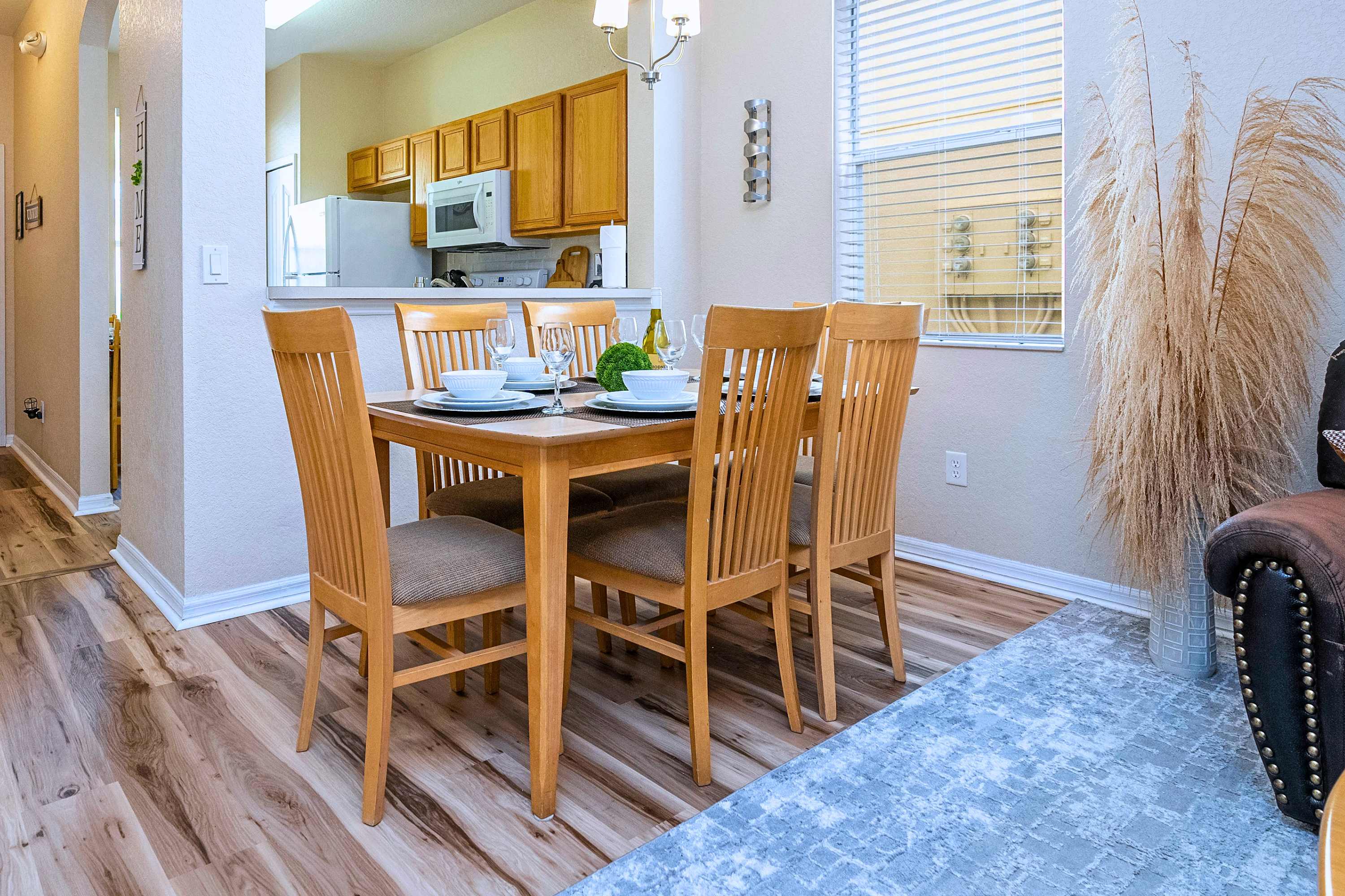 Spacious Townhome Near Disney, Free Parking, photo 3 of 39