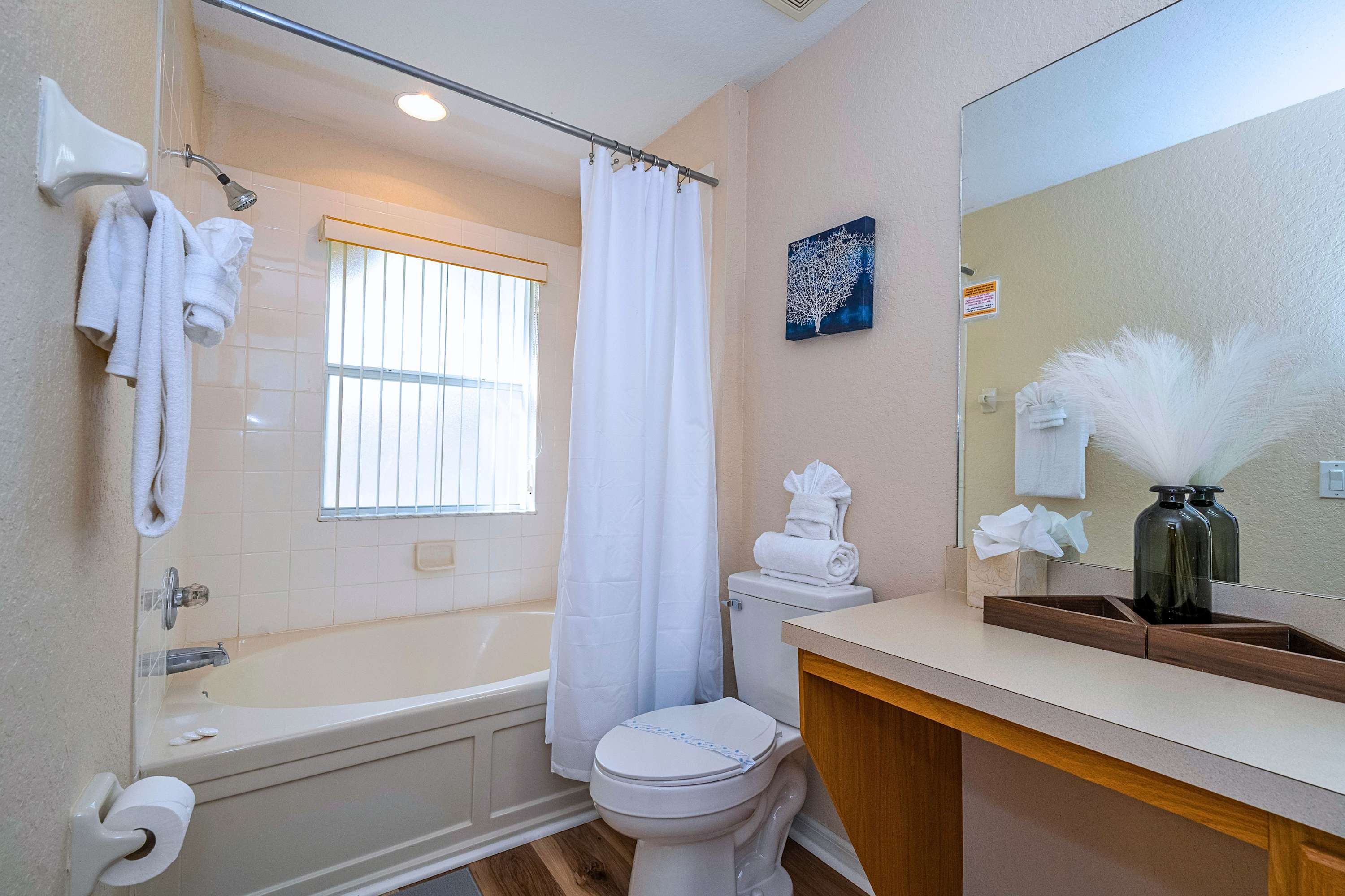 Full bathroom 1
