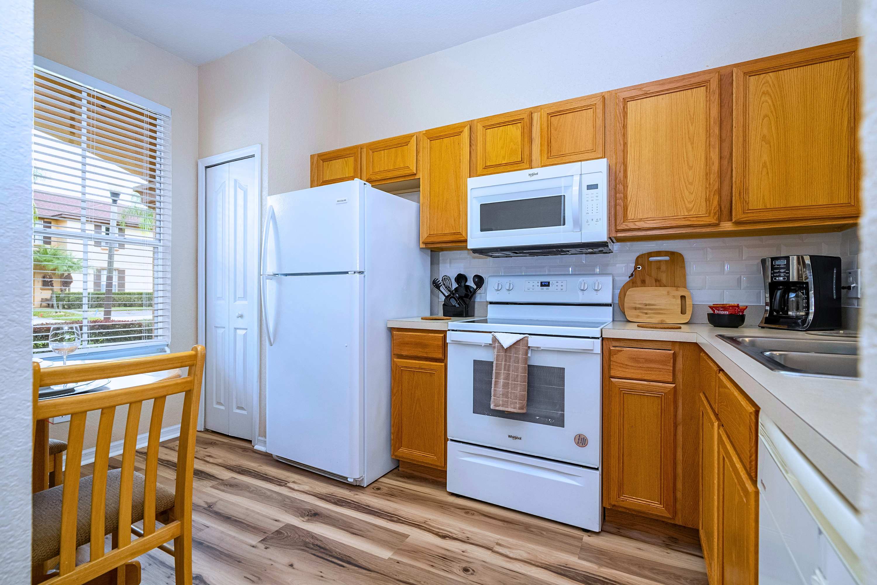 Spacious Townhome Near Disney, Free Parking, photo 12 of 39