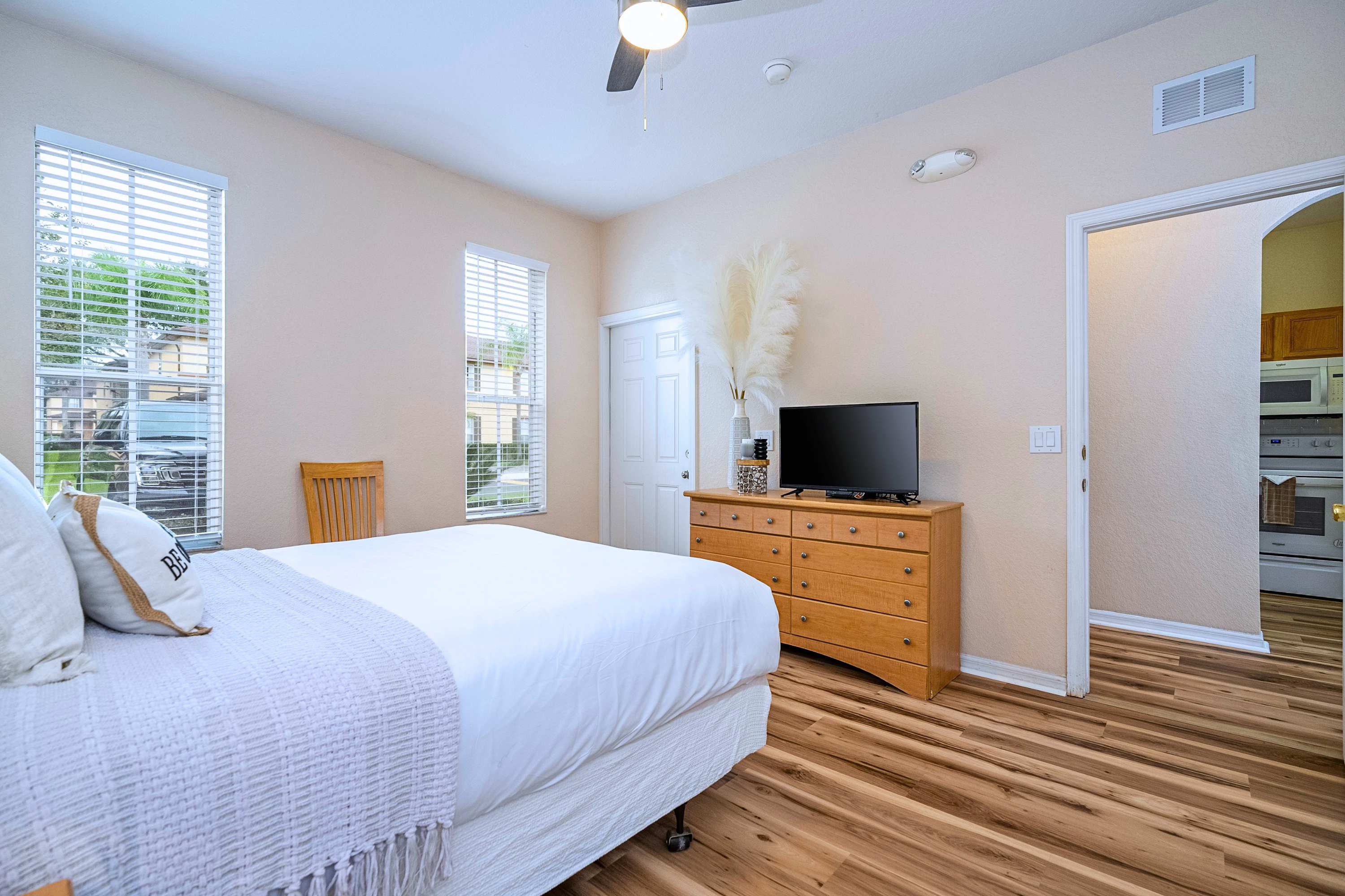 Spacious Townhome Near Disney, Free Parking, photo 22 of 39