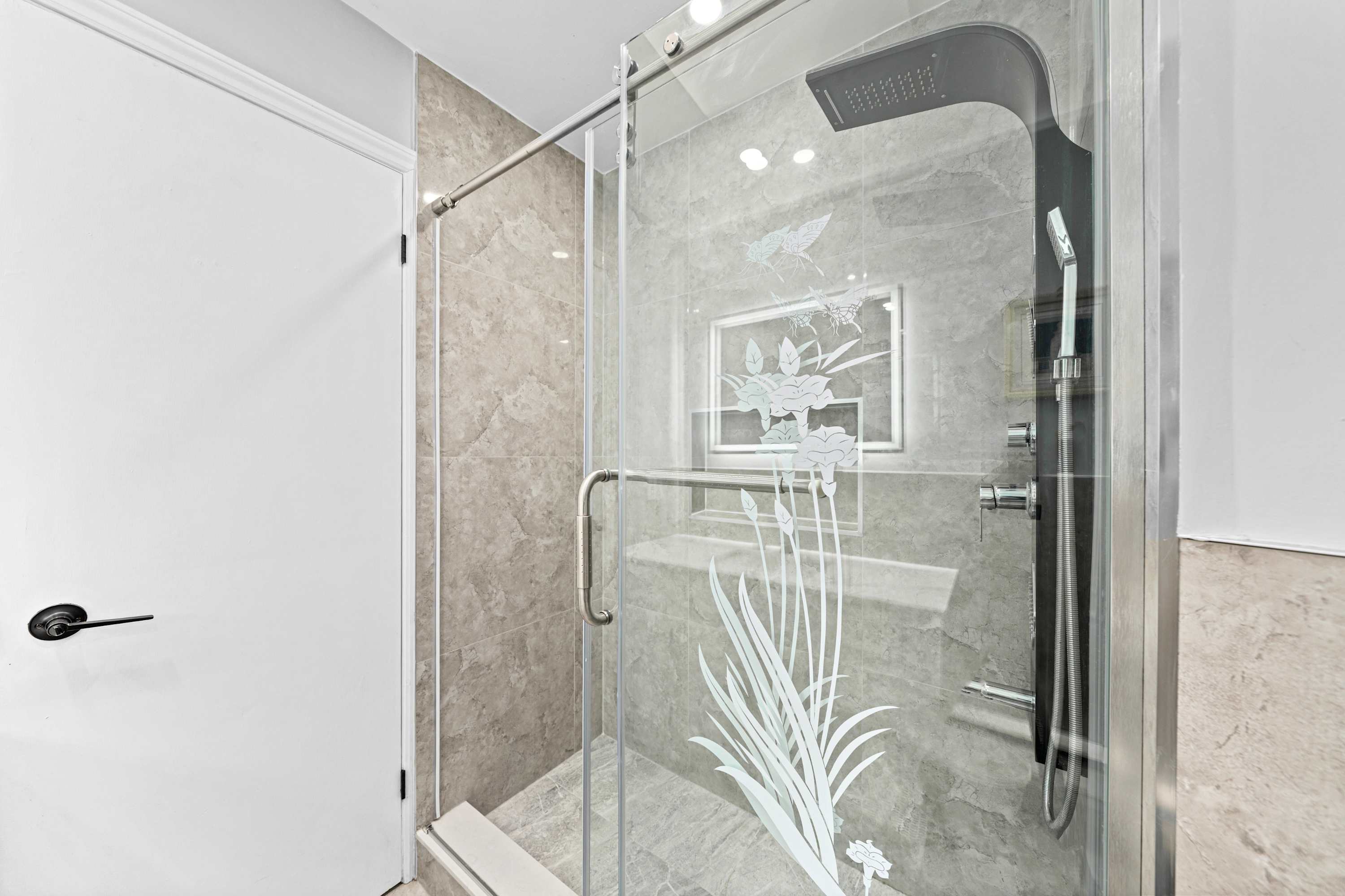 Full Bathroom 1