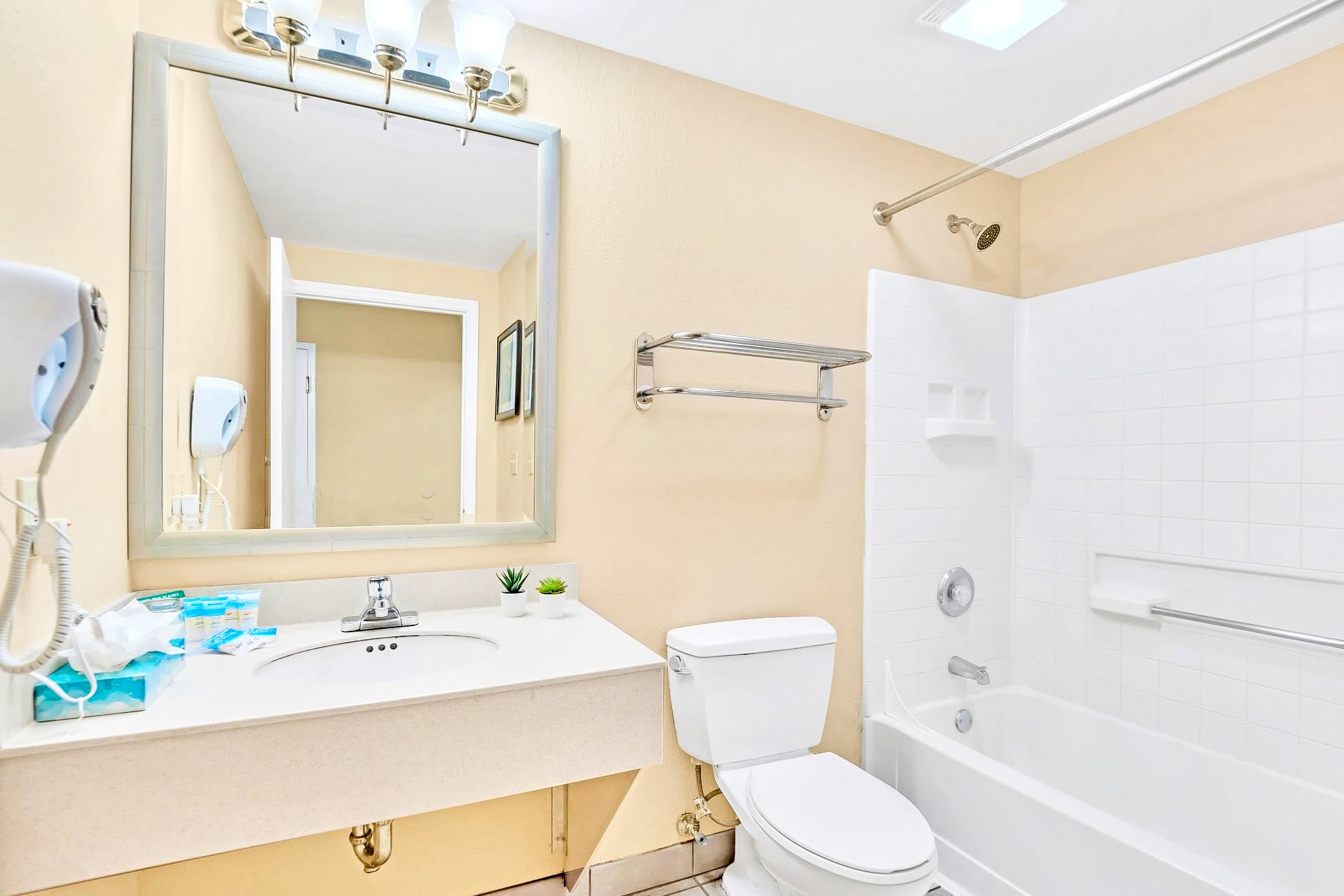 Full Bathroom 1